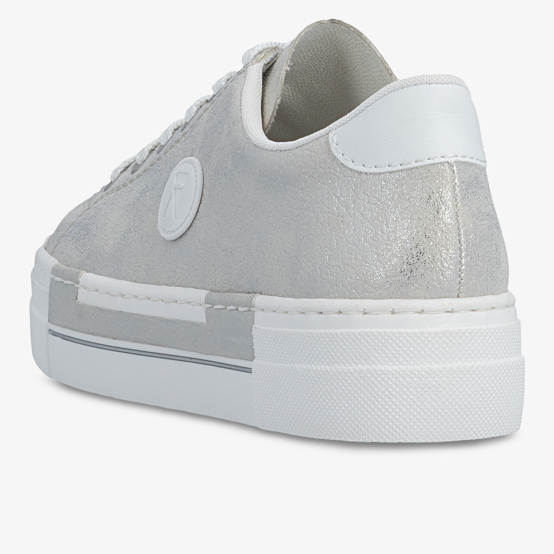 Moderner Sneaker mit bequemer Passform, robuster Sohle und elegantem Design, ideal für Alltagsoutfits.