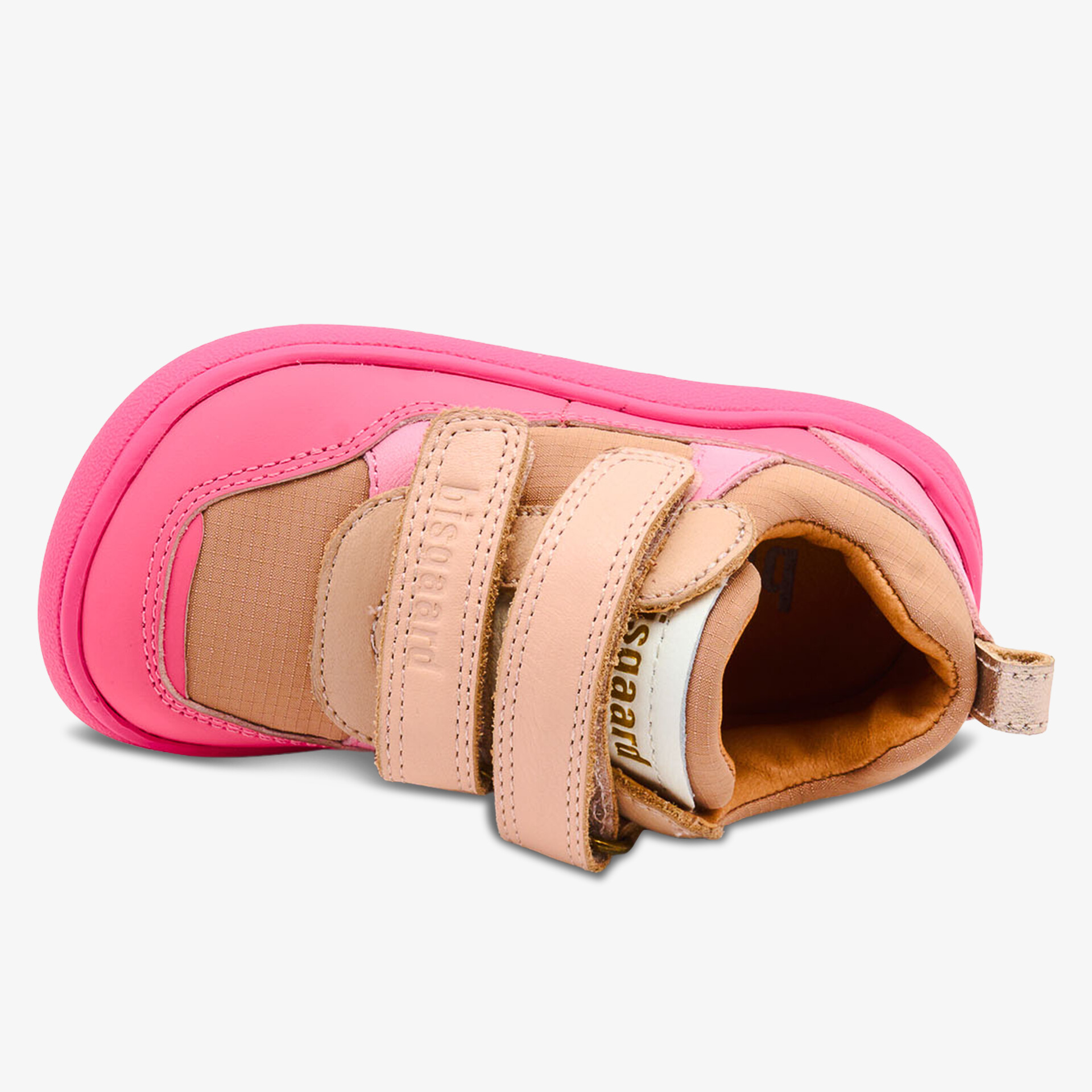 Bequeme Schuhe mit Klettverschluss und pinker Sohle. Robust und stilvoll für den Alltag.