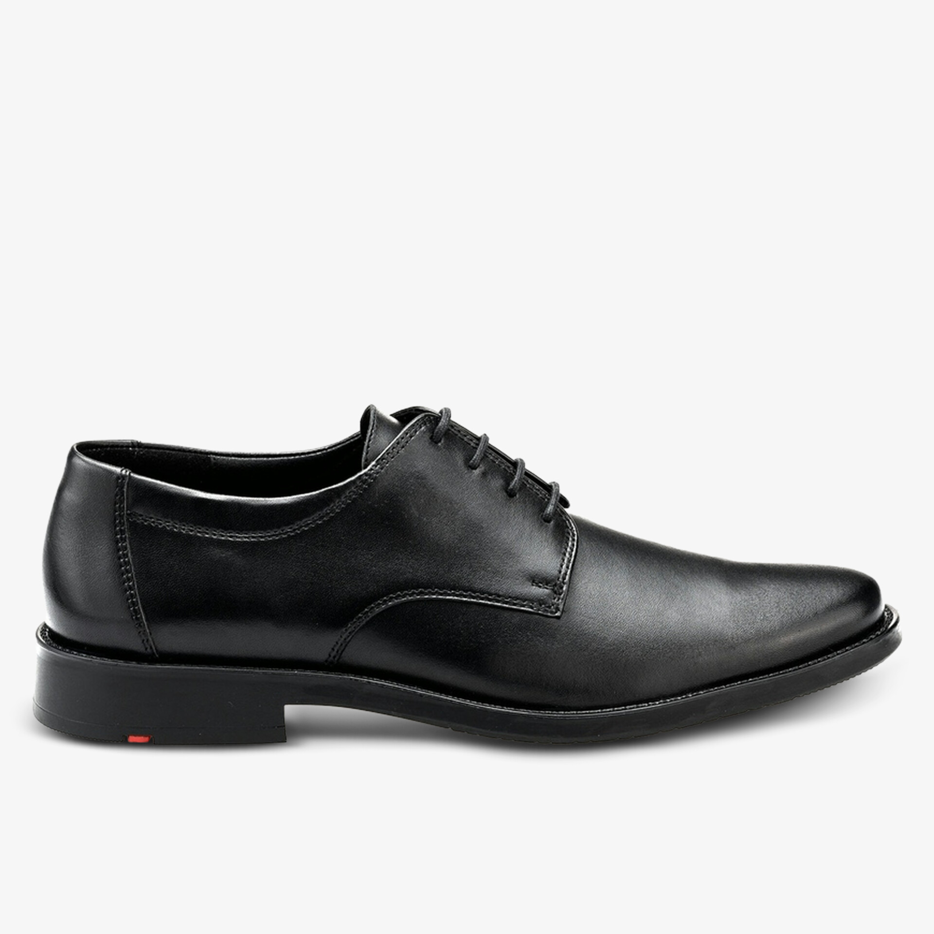 Schwarzer eleganter Lederschuh mit feiner Schnürung und hochwertiger Verarbeitung in klarer Seitenansicht