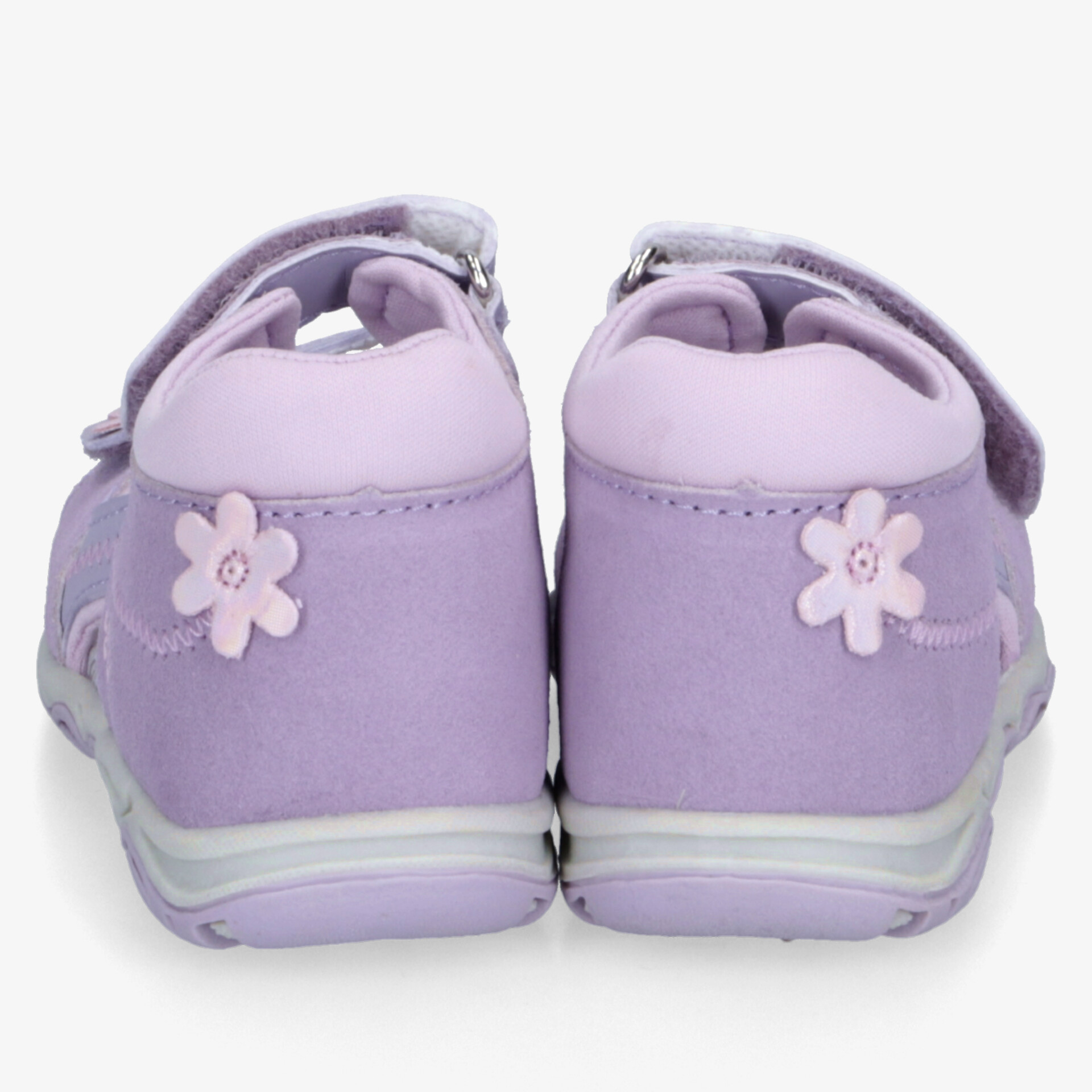 Bequeme lilafarbene Kinderschuhe mit weicher Polsterung und blumenförmiger Dekoration, Rückansicht