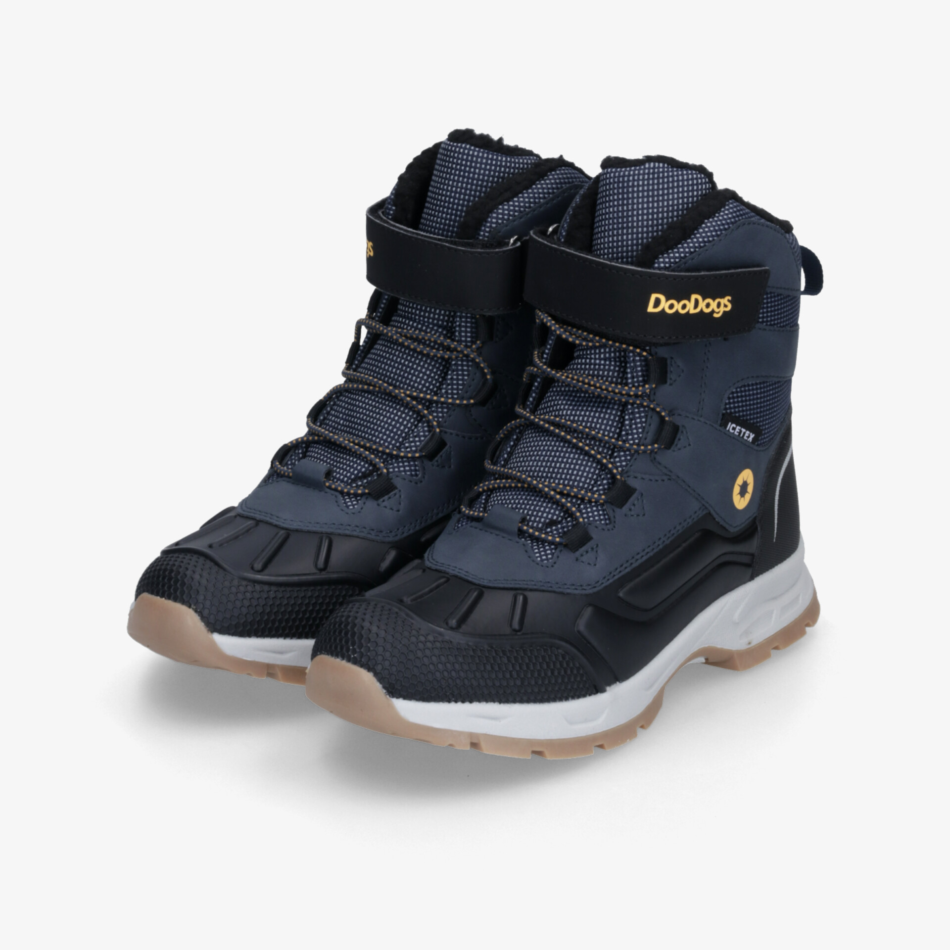 Warme schwarze Winterstiefel mit robustem, rutschfestem Profil, gepolstertem Schaft und verstellbarer Schnürung.