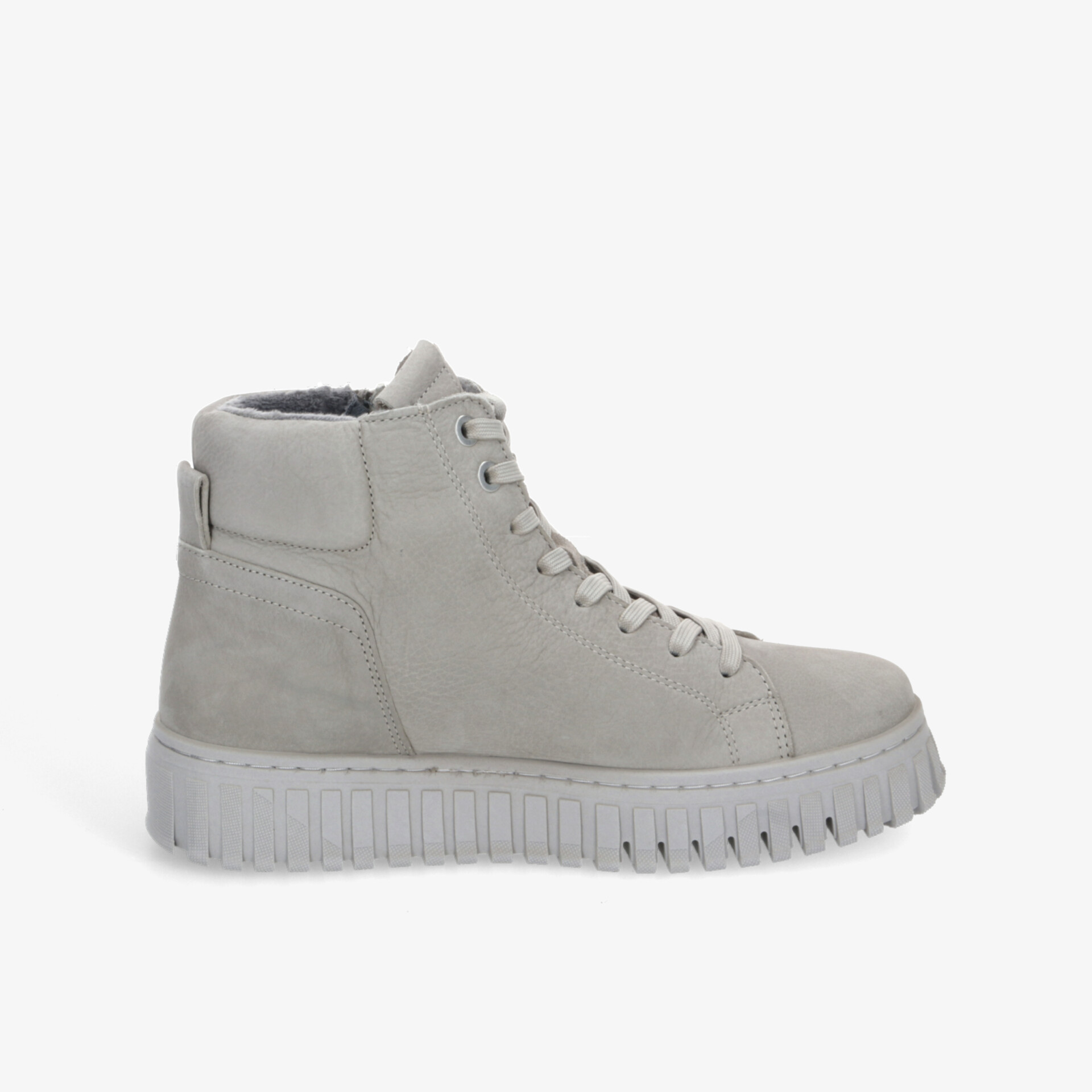 Heller Wildleder-Boot mit robuster, profilierter Sohle und gepolstertem Schaft in klarer Seitenansicht