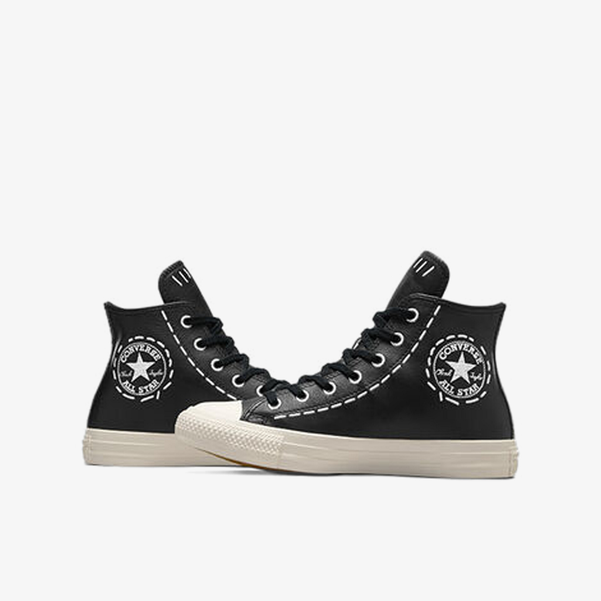 Schwarze High-Top Sneaker im Paar mit klassischem Design und robuster, langlebiger Sohle für hohen Tragekomfort