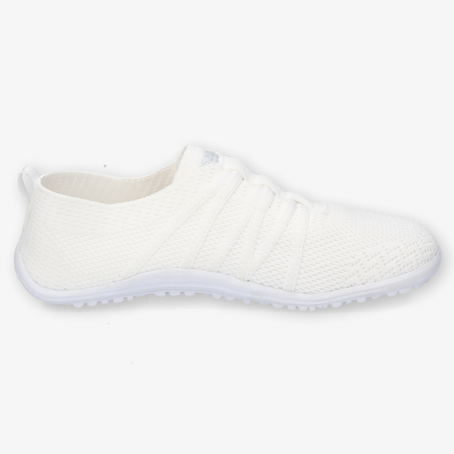 Leichter weißer Sneaker mit flexibler Passform und atmungsaktivem Material, ideal für hohen Tragekomfort