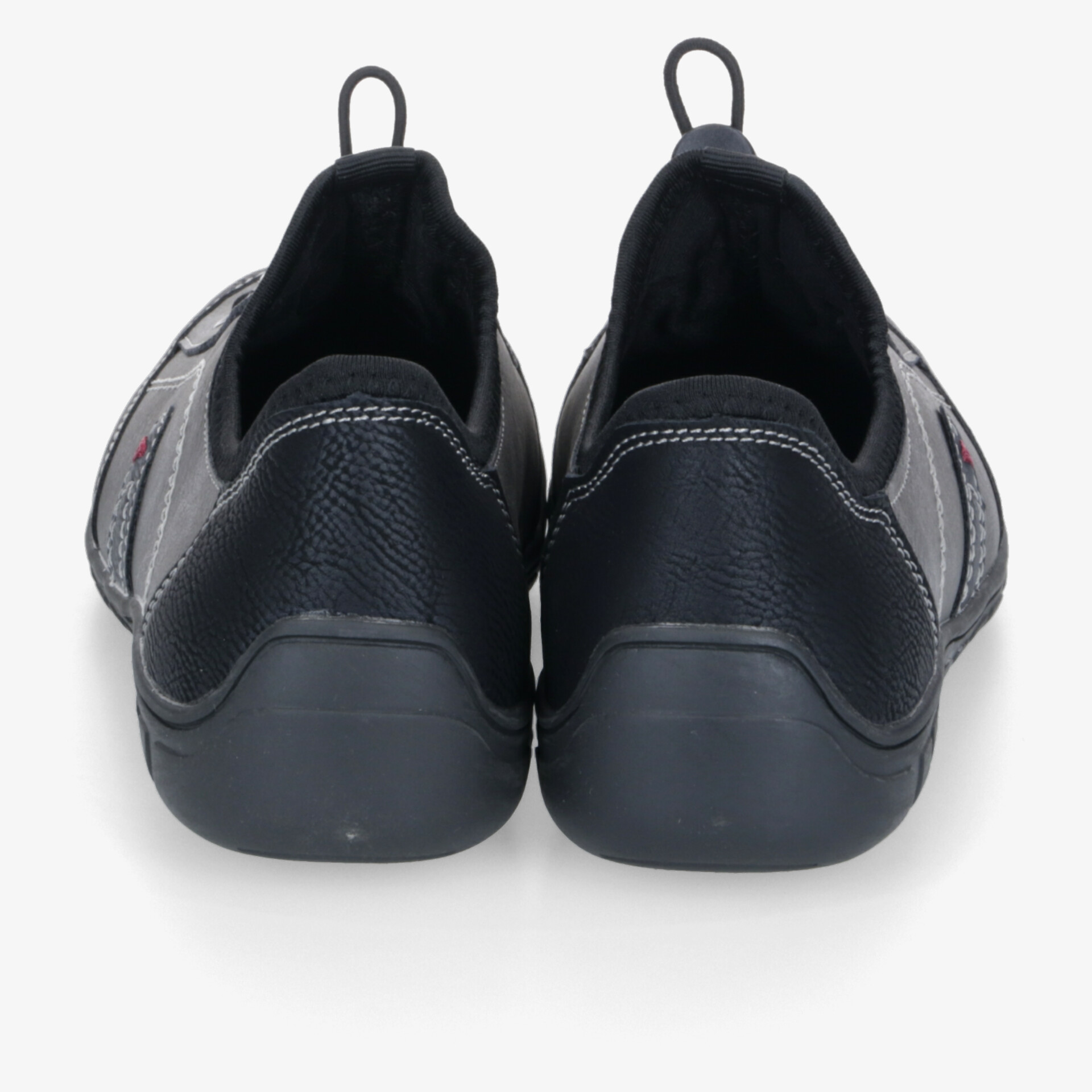 Schwarze Sneaker Rückansicht mit komfortabler Polsterung und stabiler, rutschfester Sohle