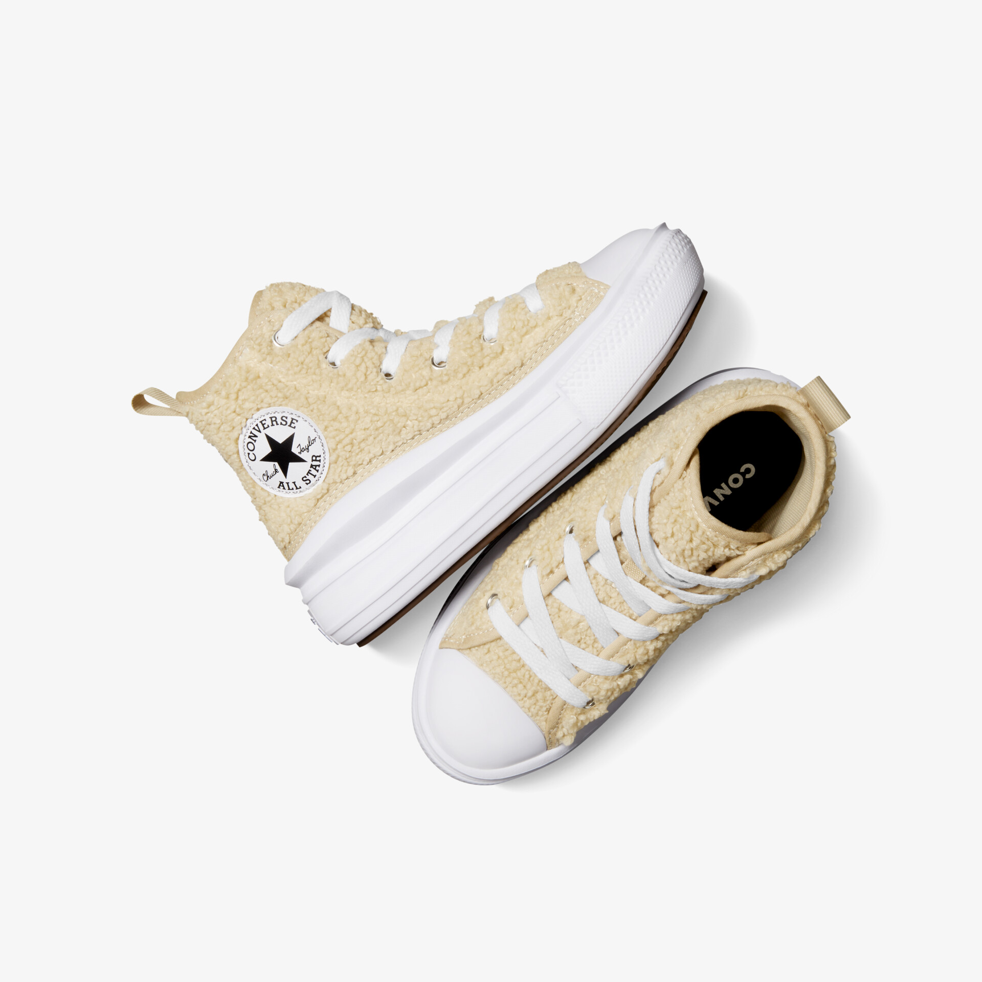 Beige hohe Sneakers mit weißer Sohle und modischem Markenlogo, bieten komfortablen und lässigen Stil.