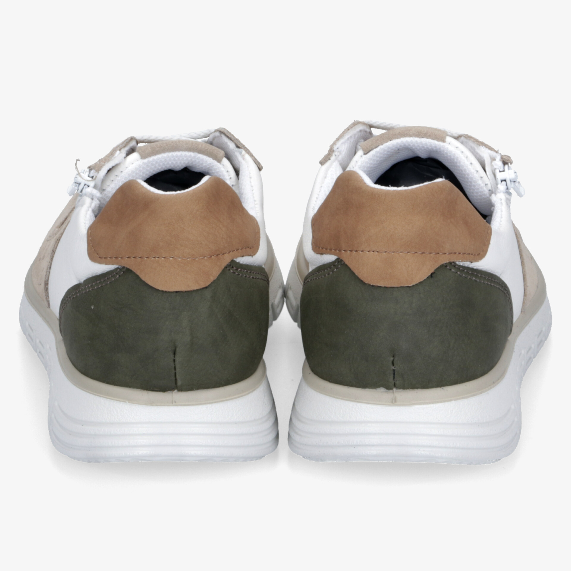 Moderne Sneaker in Braun und Grün mit gepolstertem Kragen und robuster weißer Sohle, Rückansicht