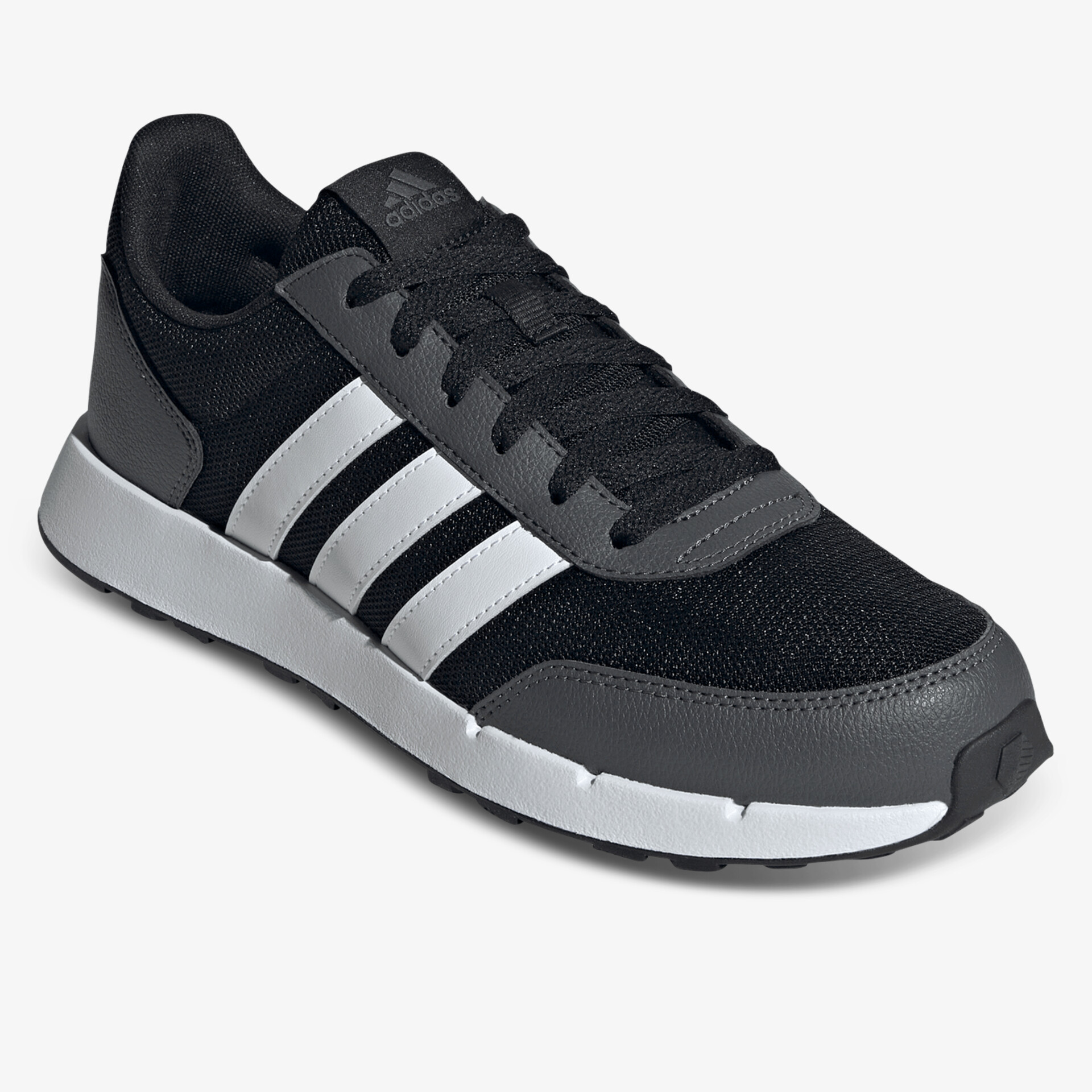 Moderner leichter Sneaker mit atmungsaktivem Obermaterial und bequemer Passform für vielseitigen Komfort