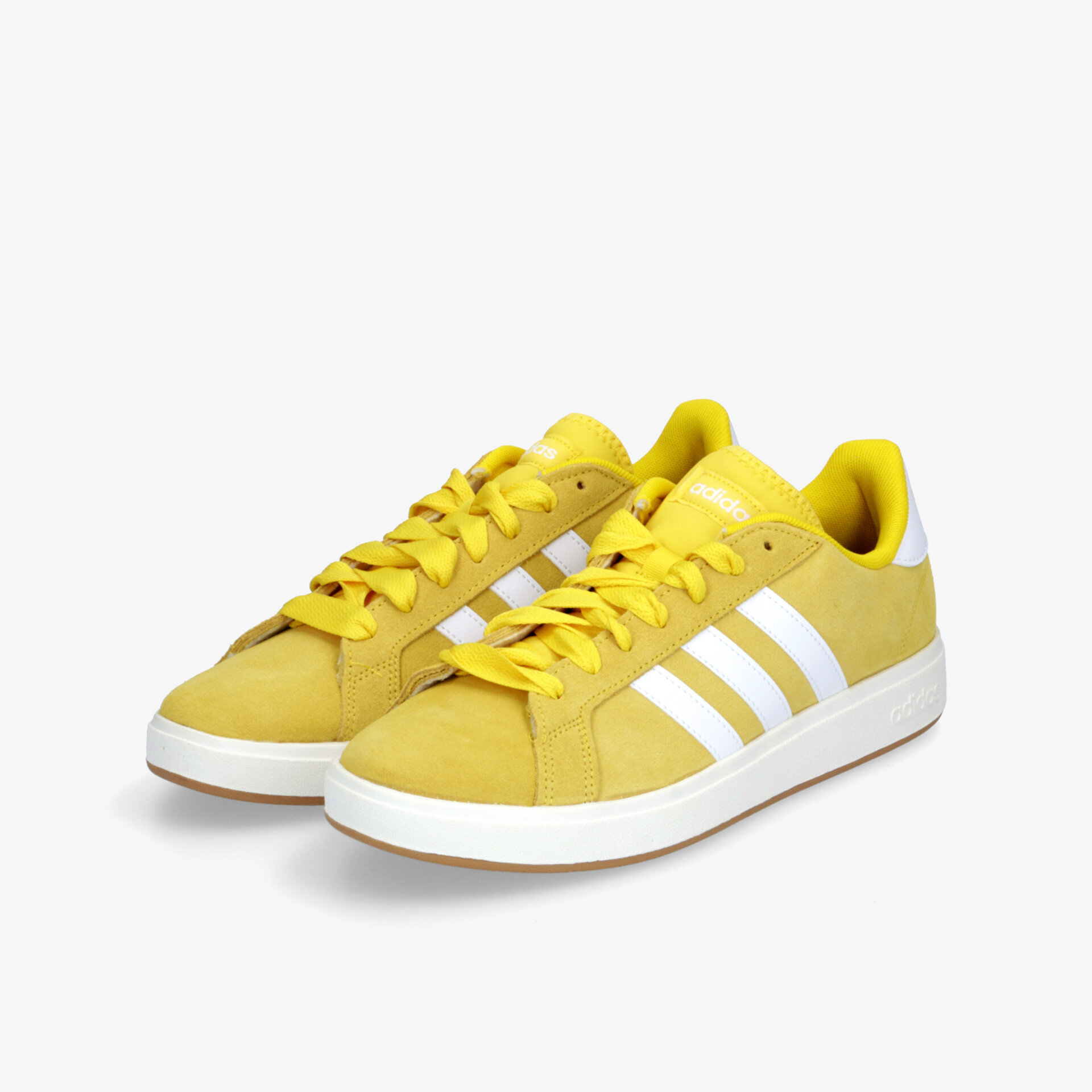 Gelbe Sneaker mit weißer Sohle und Schnürsenkeln, sportliches und bequemes Design, moderne Low-Cut Schuhe