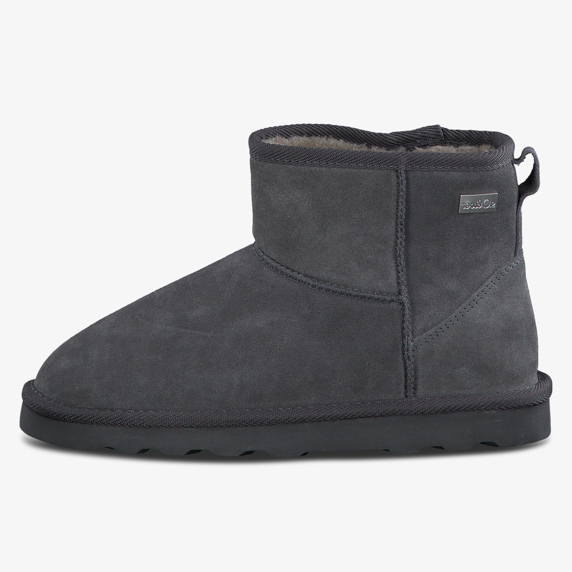 Warmer und komfortabler Stiefel mit robuster Sohle und schlichtem, elegantem Design seitlich gezeigt