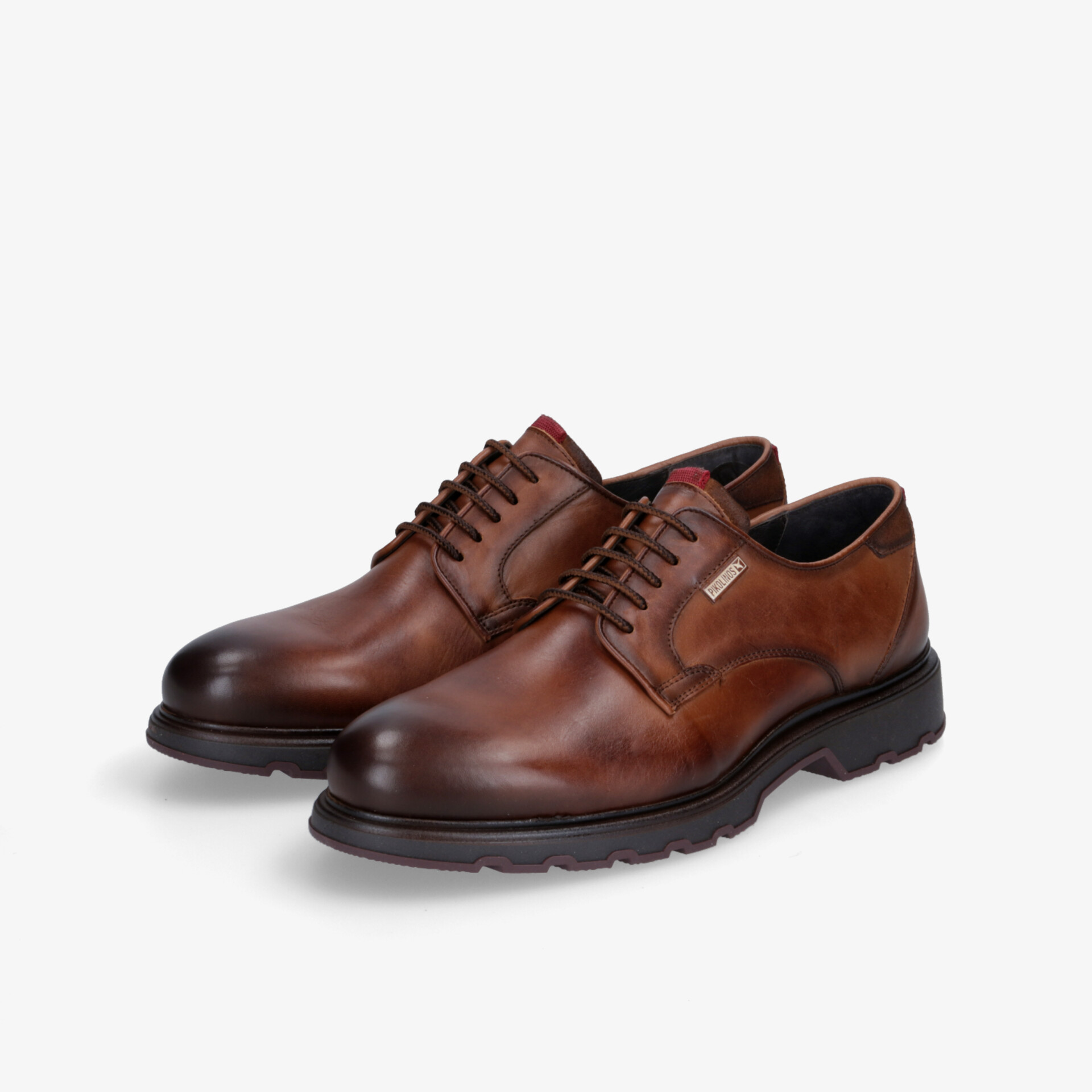 Elegante braune Lederschuhe mit robuster Sohle und klassischem Design.