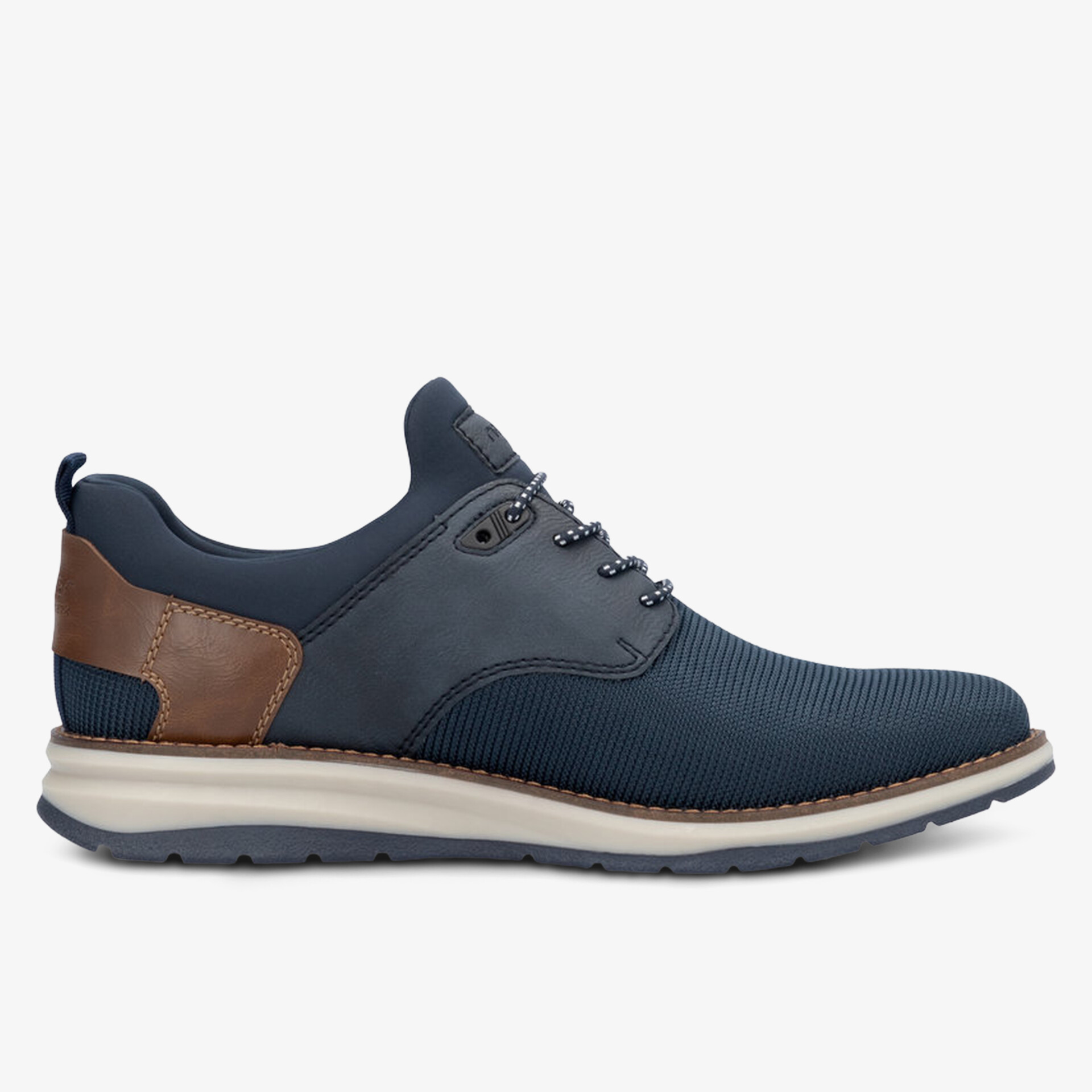 Seitliche Ansicht eines eleganten, leichten und komfortablen Schnürschuhs mit robuster Sohle