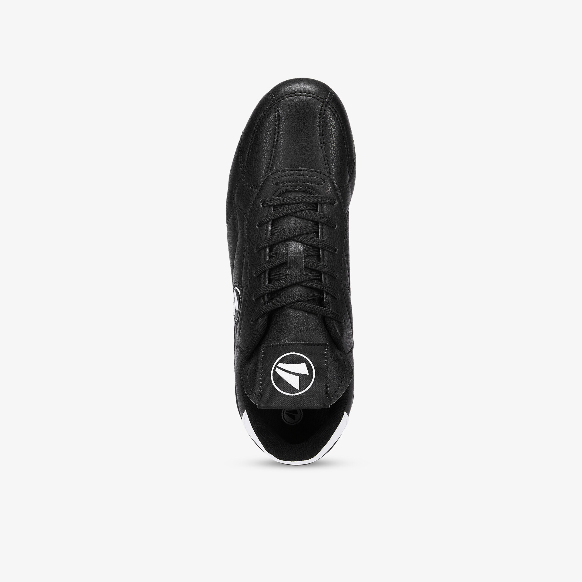 Schwarzer Schuh in klassischer Lederoptik mit sportlichem Design, bequem und langlebig ausgerichtet.