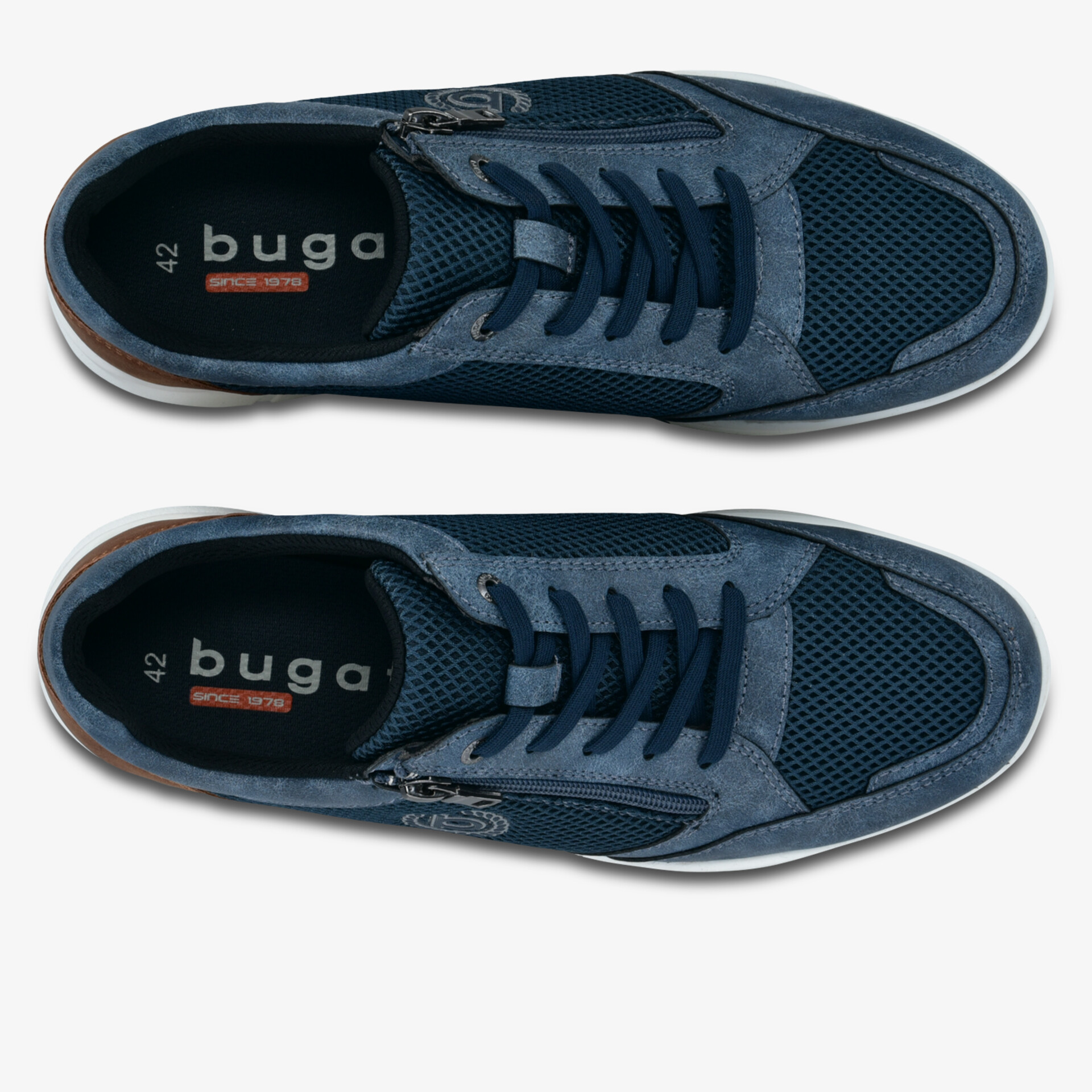 Komfortable navy-blaue Sneakers mit modischem Design und atmungsaktiven Materialien.