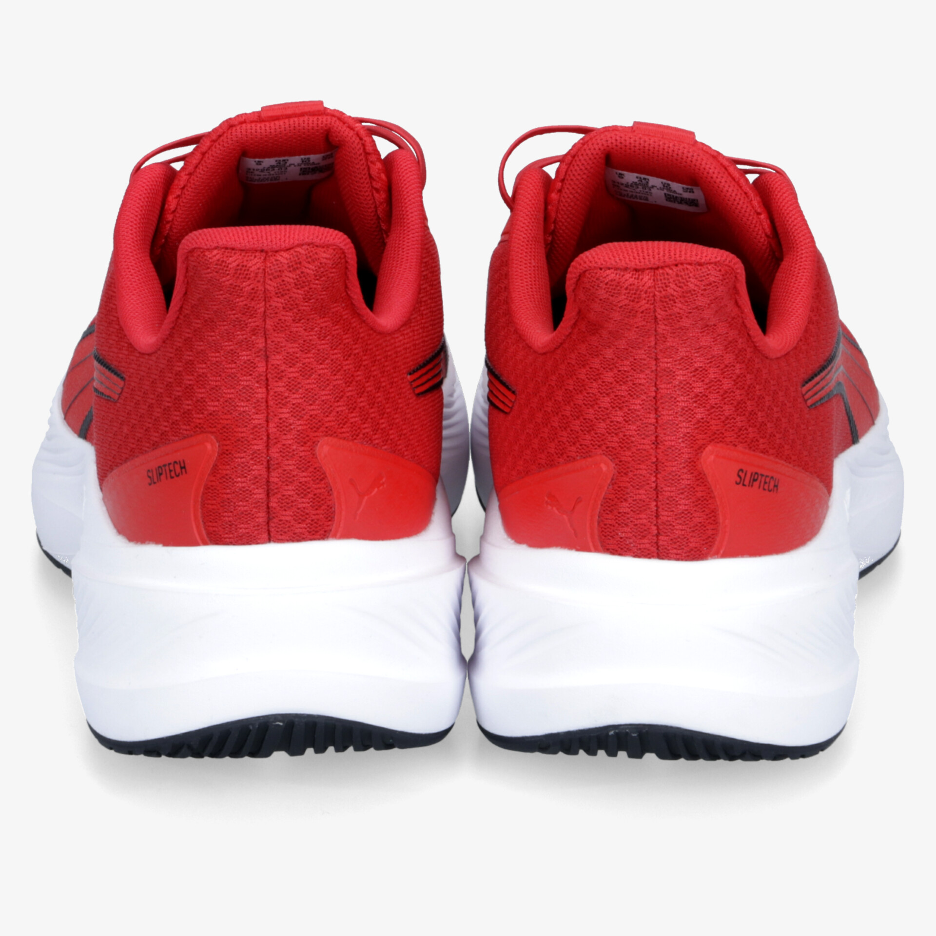 Rückansicht von roten Sportschuhen mit gepolsterter Fersenkappe und robuster weißer Sohle
