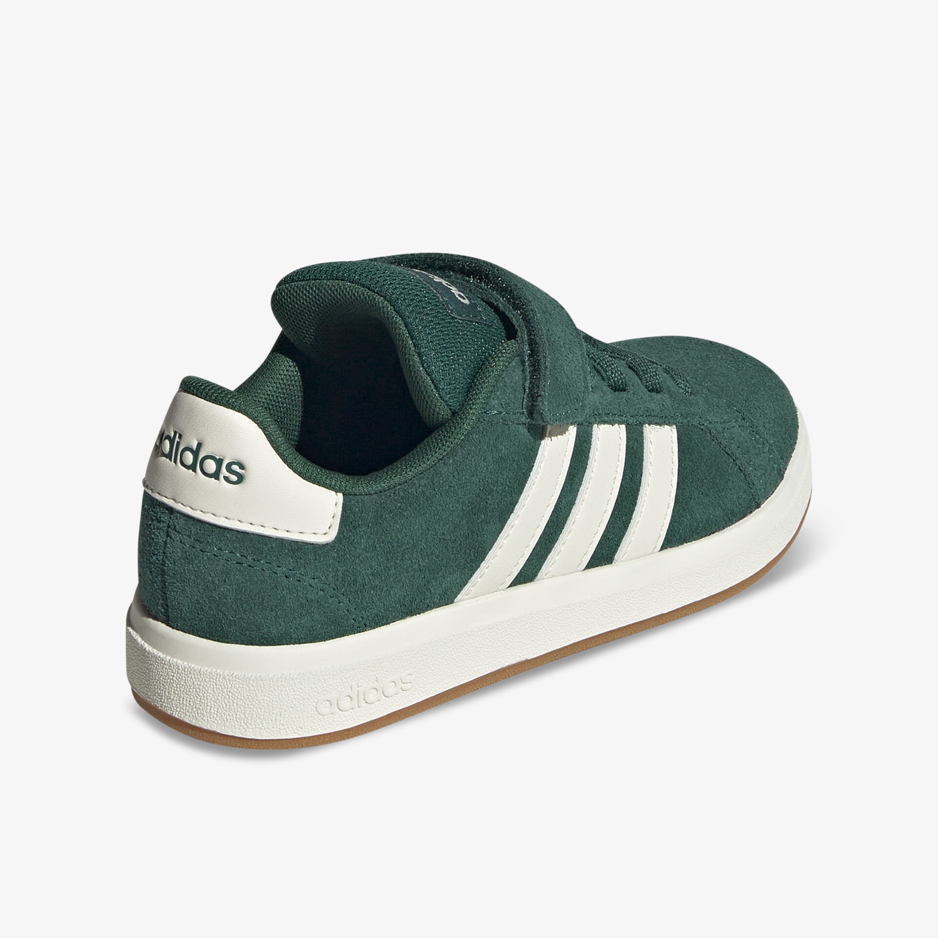 Stylischer grüner Sneaker in schräger Rückansicht mit weicher Polsterung und langlebiger rutschfester Sohle