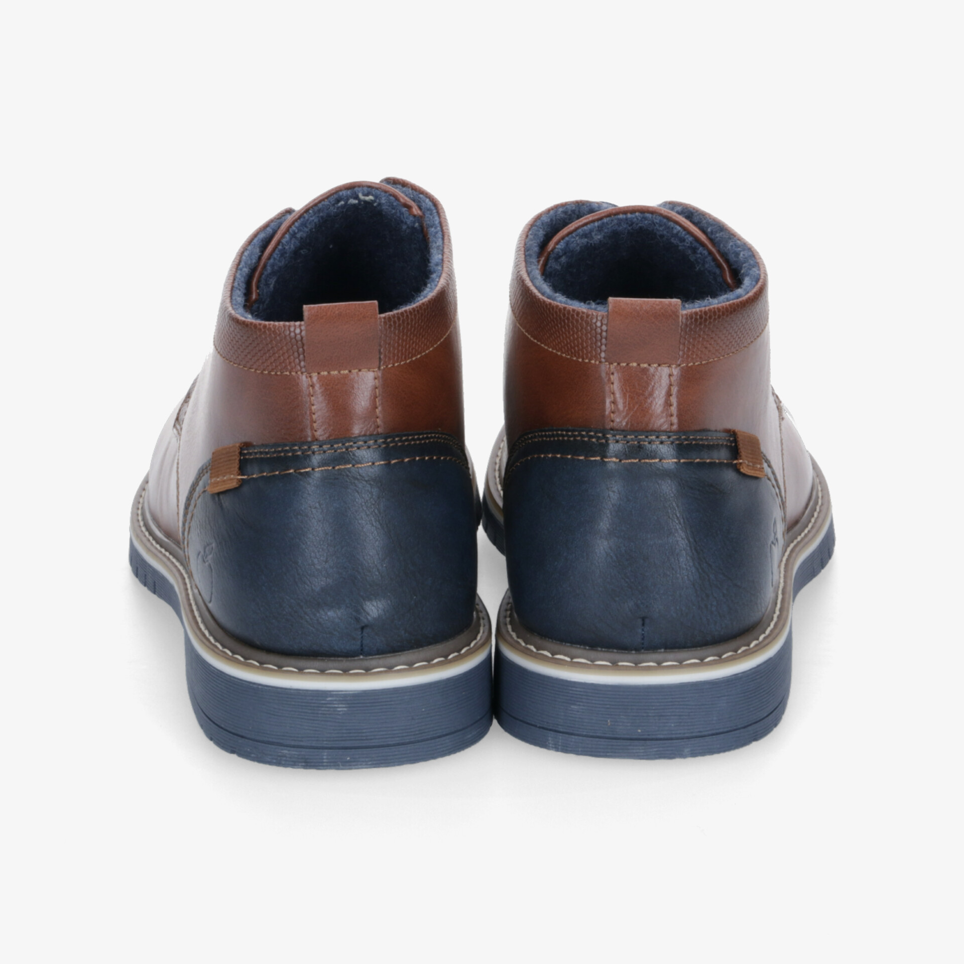 Rückansicht von halbhohen, mehrfarbigen Leder-Sneakern mit gepolstertem Schaftrand und robuster Sohle