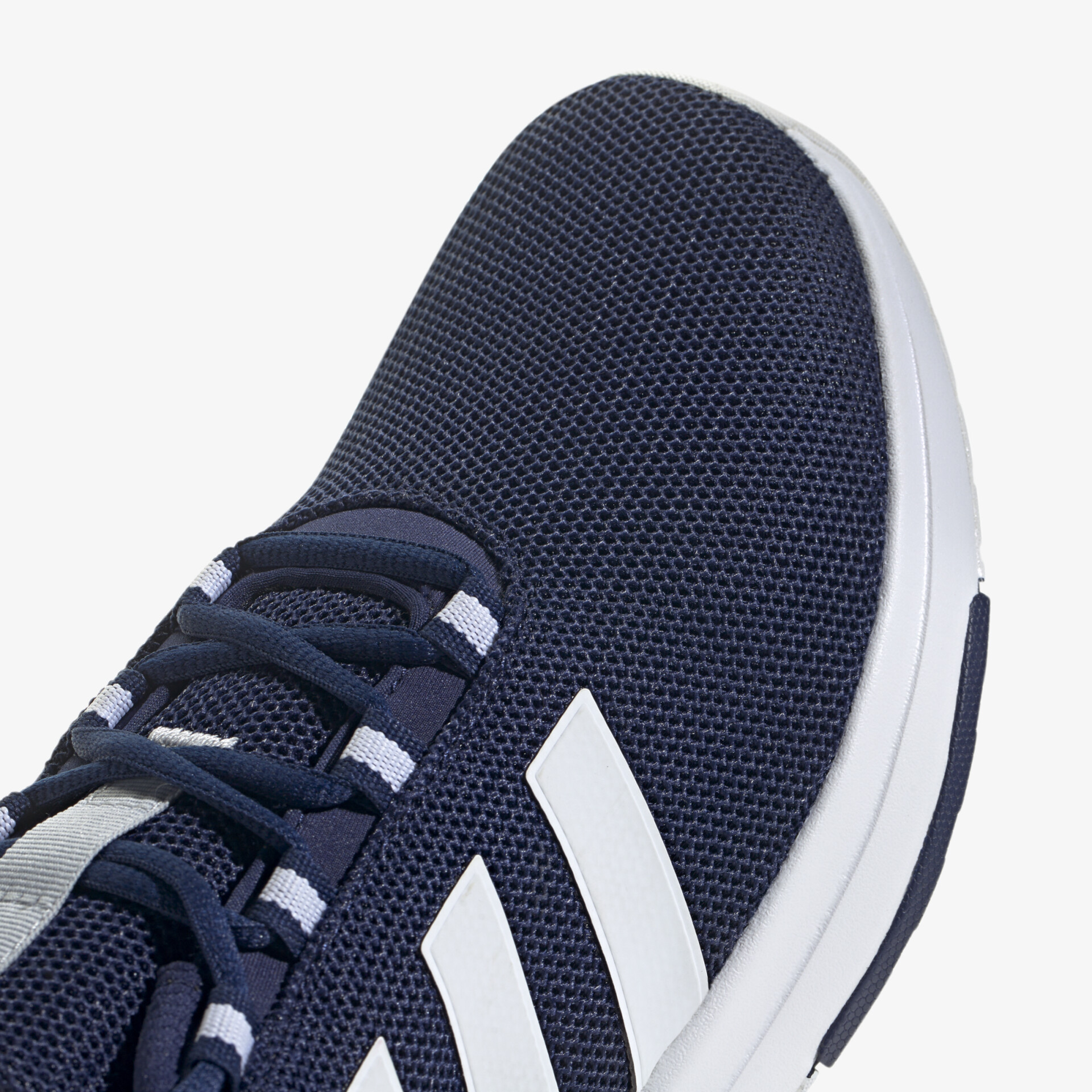 Moderner blauer Sportschuh mit weißem Akzent für optimalen Komfort und Halt.