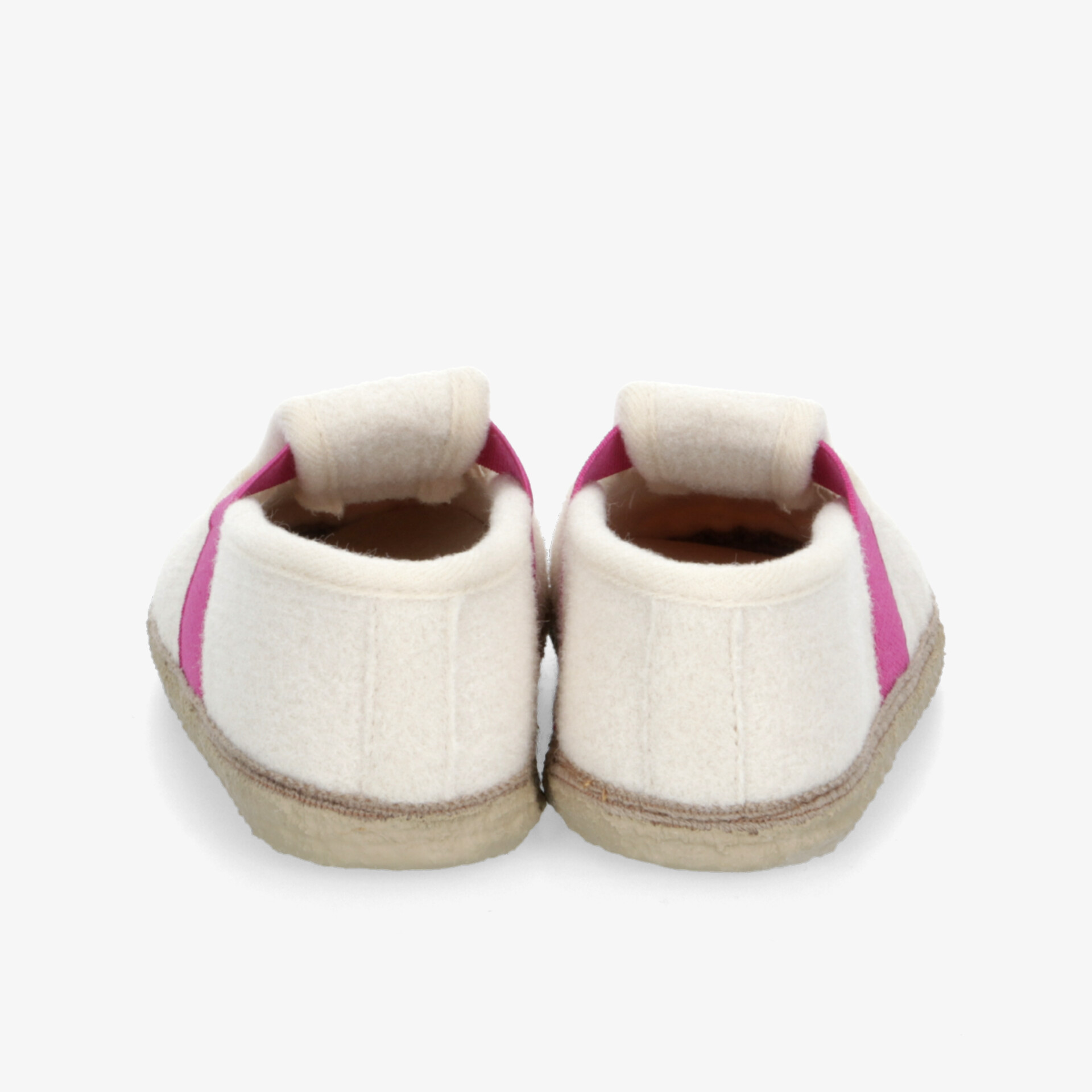 Weißes Schuhpaar mit bequemer Passform und leichter Sohle, ideal für den Alltag.