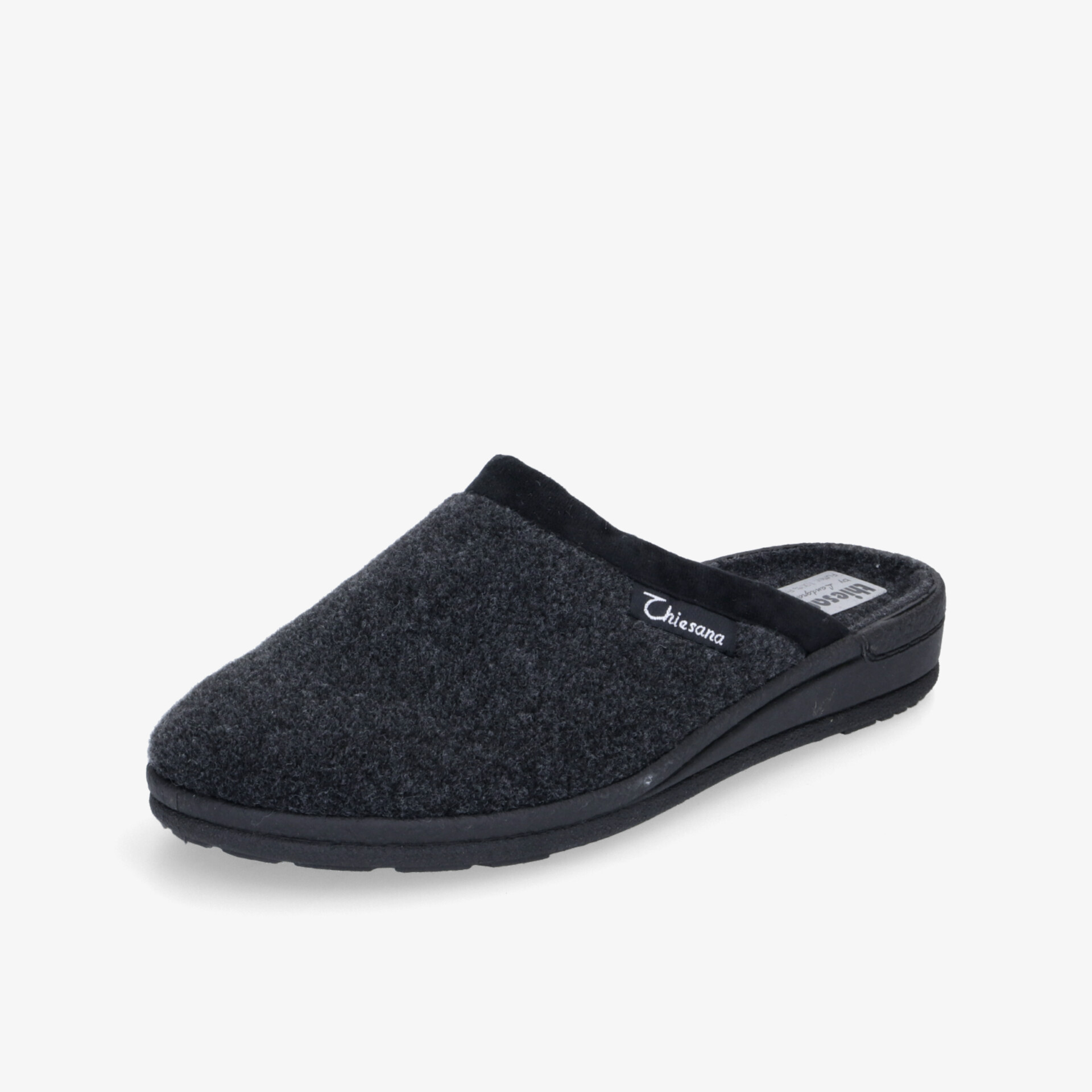 Bequemer Filzhausschuh in dunkler Farbe mit rutschfester Sohle für optimalen Tragekomfort