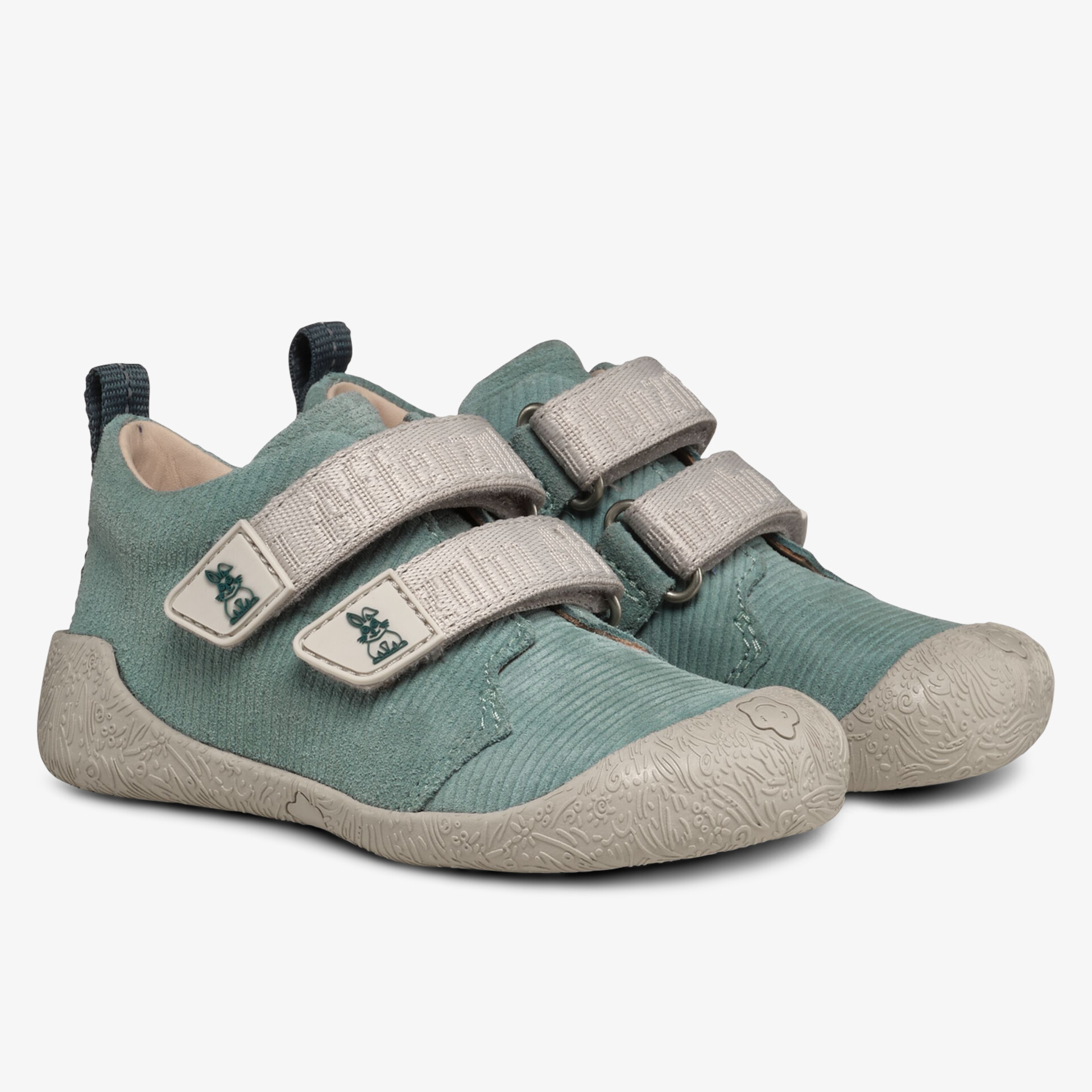 Bequeme Schuhe mit verstellbaren Klettverschlüssen und robuster, rutschfester Sohle für flexiblen Tragekomfort