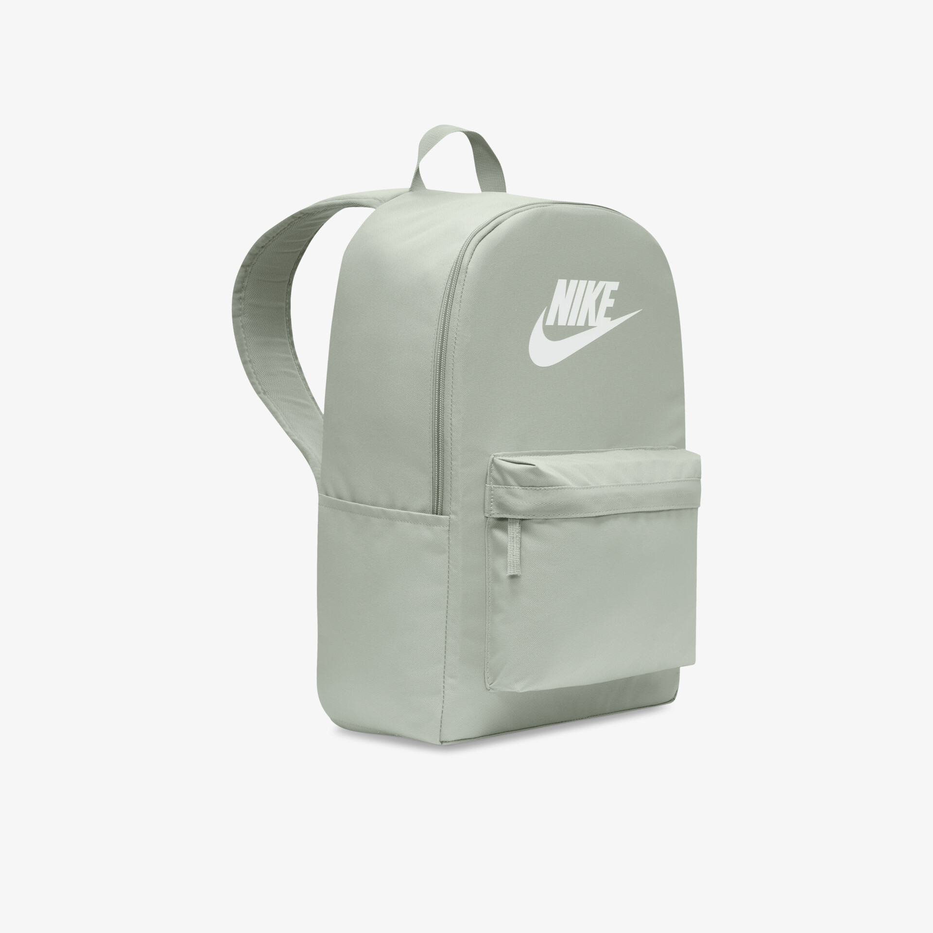 Grauer Nike Rucksack mit Reißverschlussfach, kompakt und robust, Frontansicht