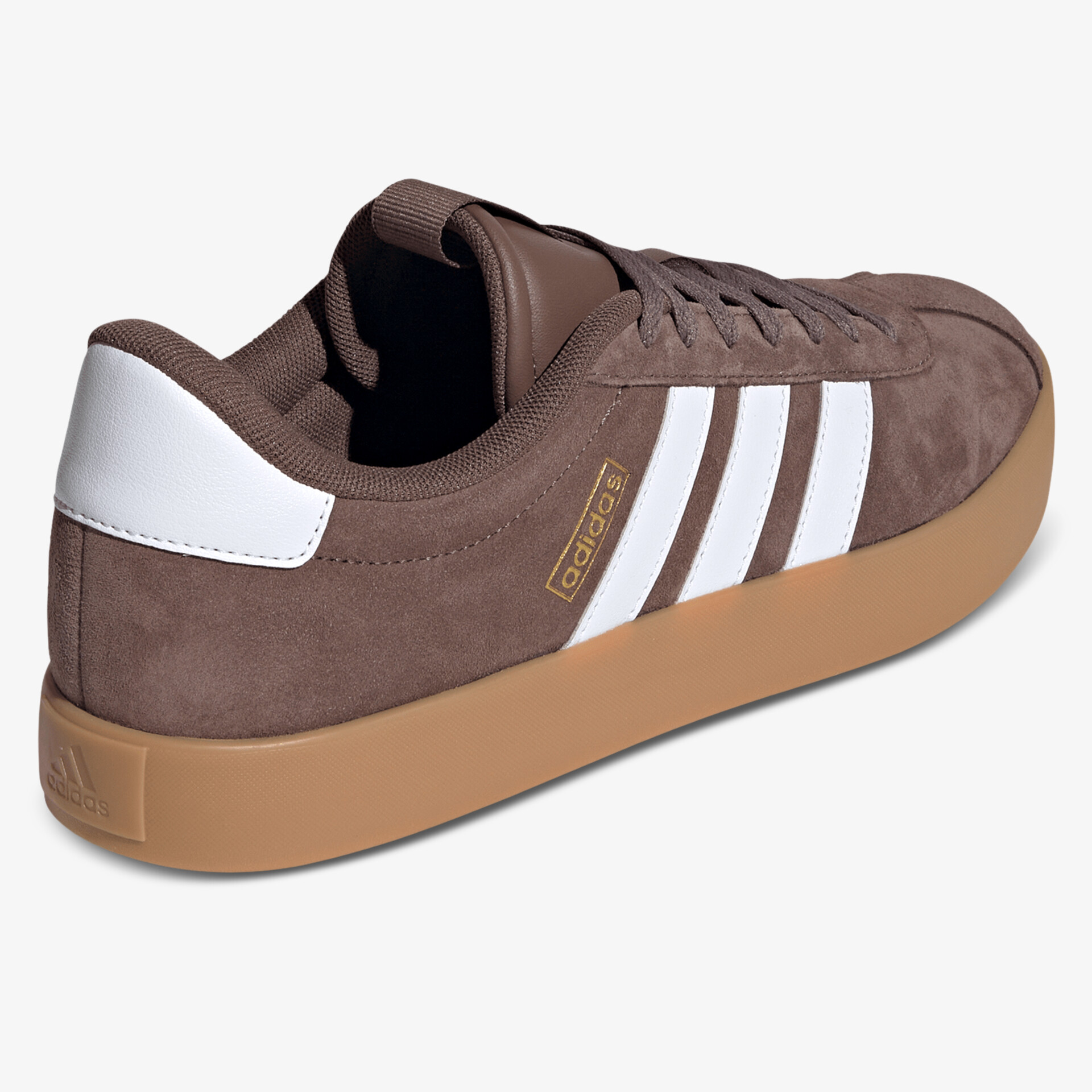 Brauner Sneaker aus Leder mit weißer Fersenkappe und gummifarbener Sohle, seitliche Ansicht