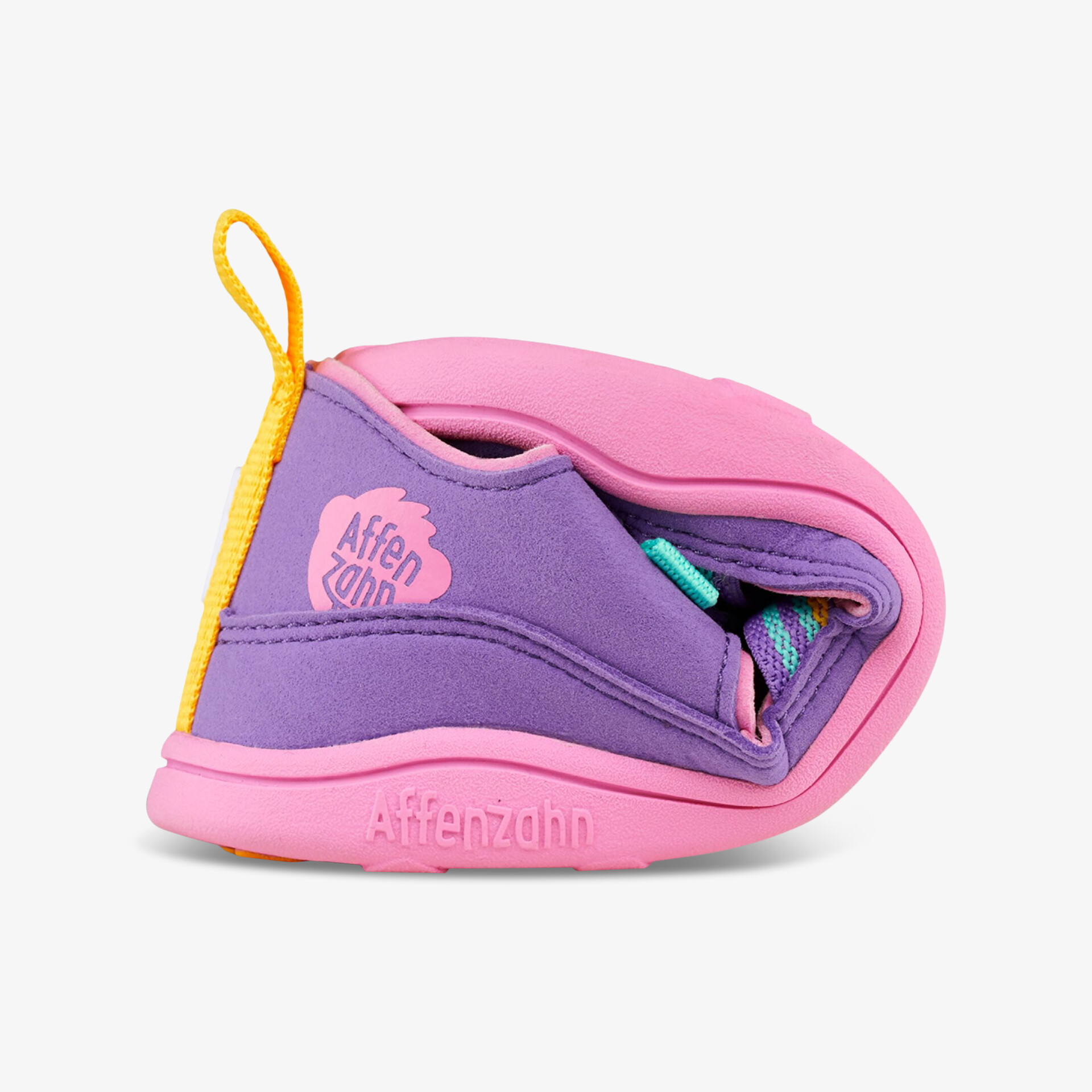 Flexibler und bequemer Kinderschuh in lebendigen Farben, ideal für aktive Abenteuer und optimalen Komfort.