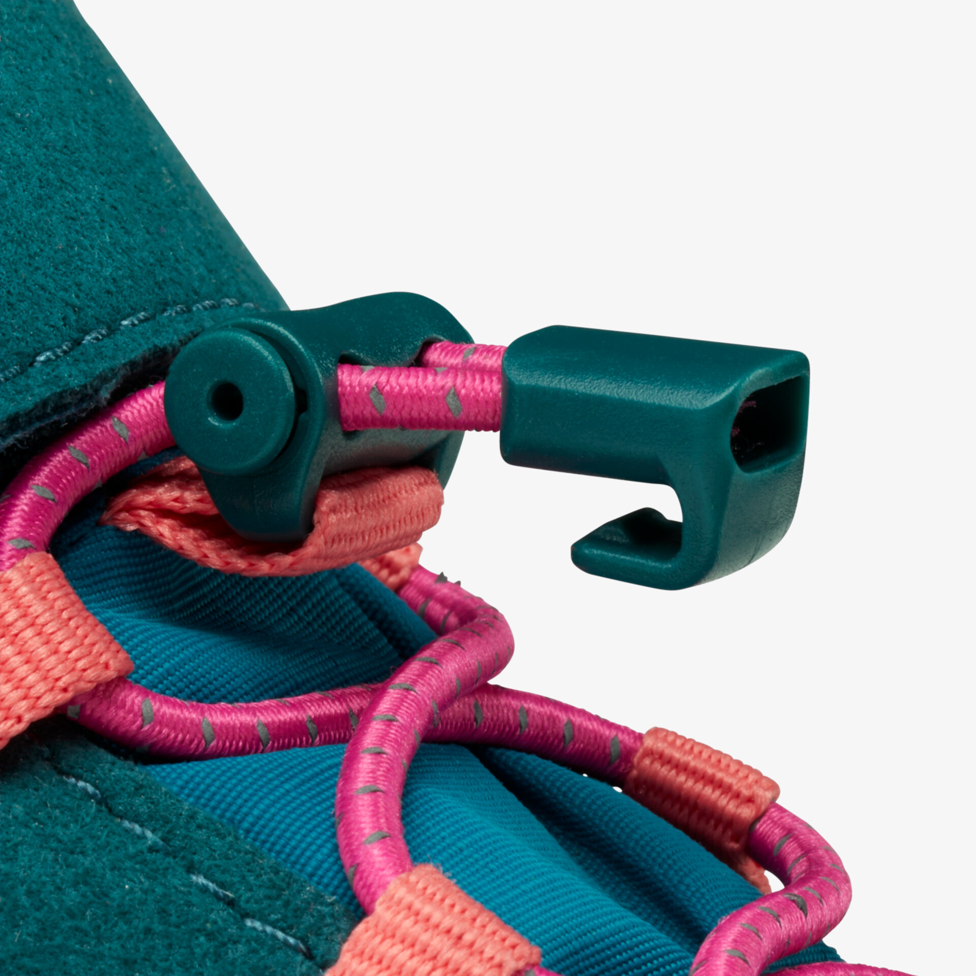 Detailansicht des elastischen Schuhverschlusses mit stabiler Konstruktion und leuchtend farbiger Schnürung.