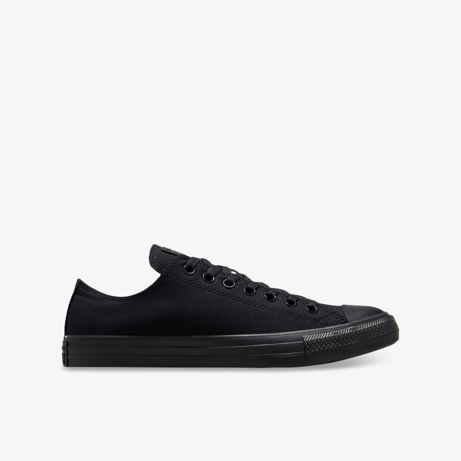 Schwarzer sportlicher Sneaker in seitlicher Ansicht mit schnürbarer Passform, komfortabel und langlebig