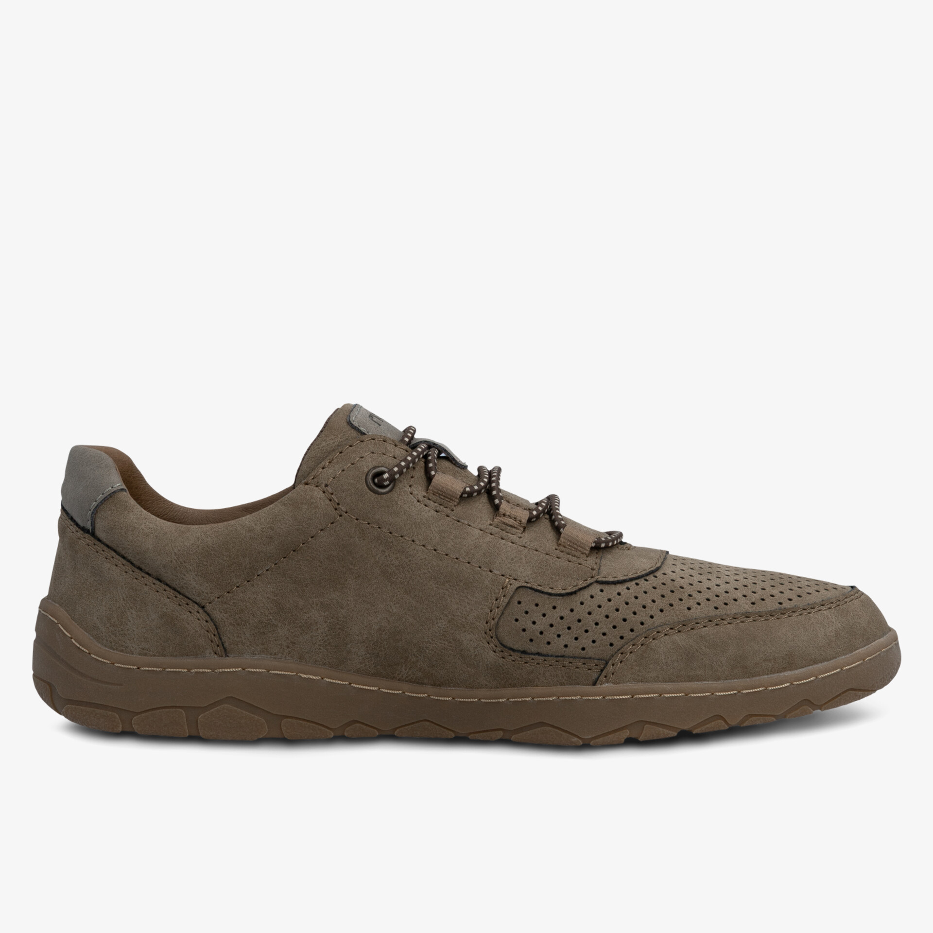 Seitlich abgebildeter, brauner Schuh mit atmungsaktivem Material und flexibler Sohle für hohen Tragekomfort