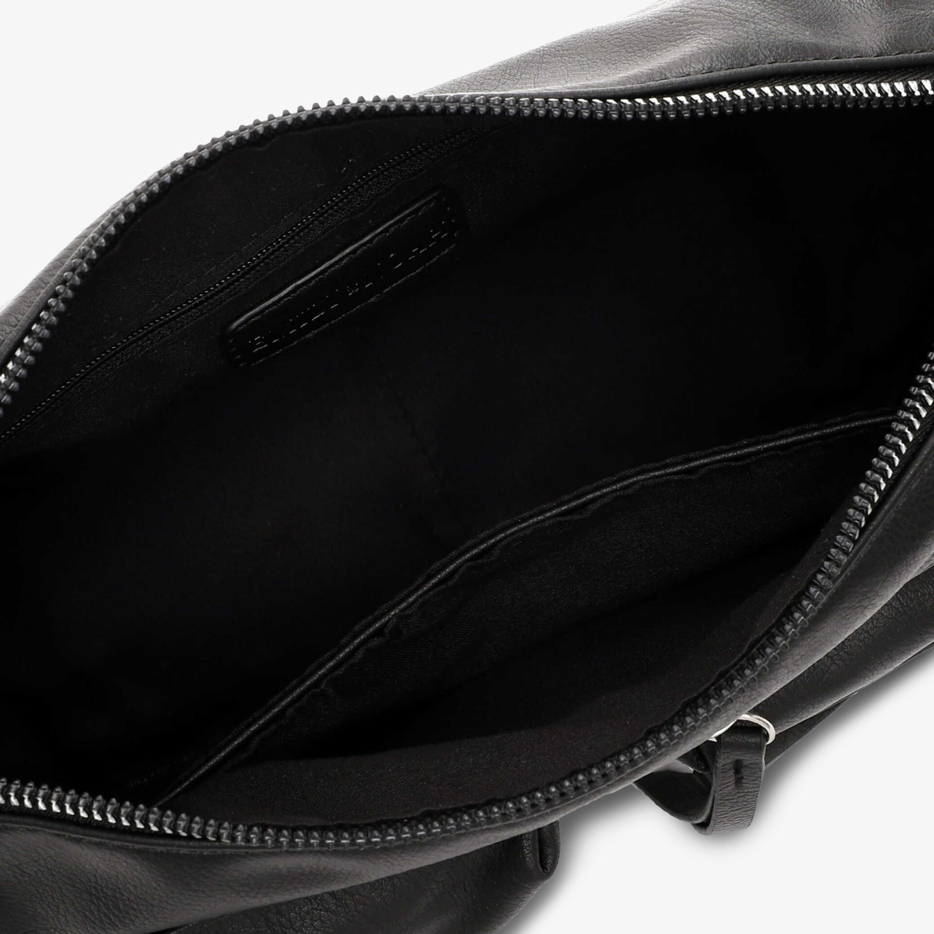 Geräumiger Innenraum mit weichem Material und hochwertigem Reißverschluss für sichere Aufbewahrung