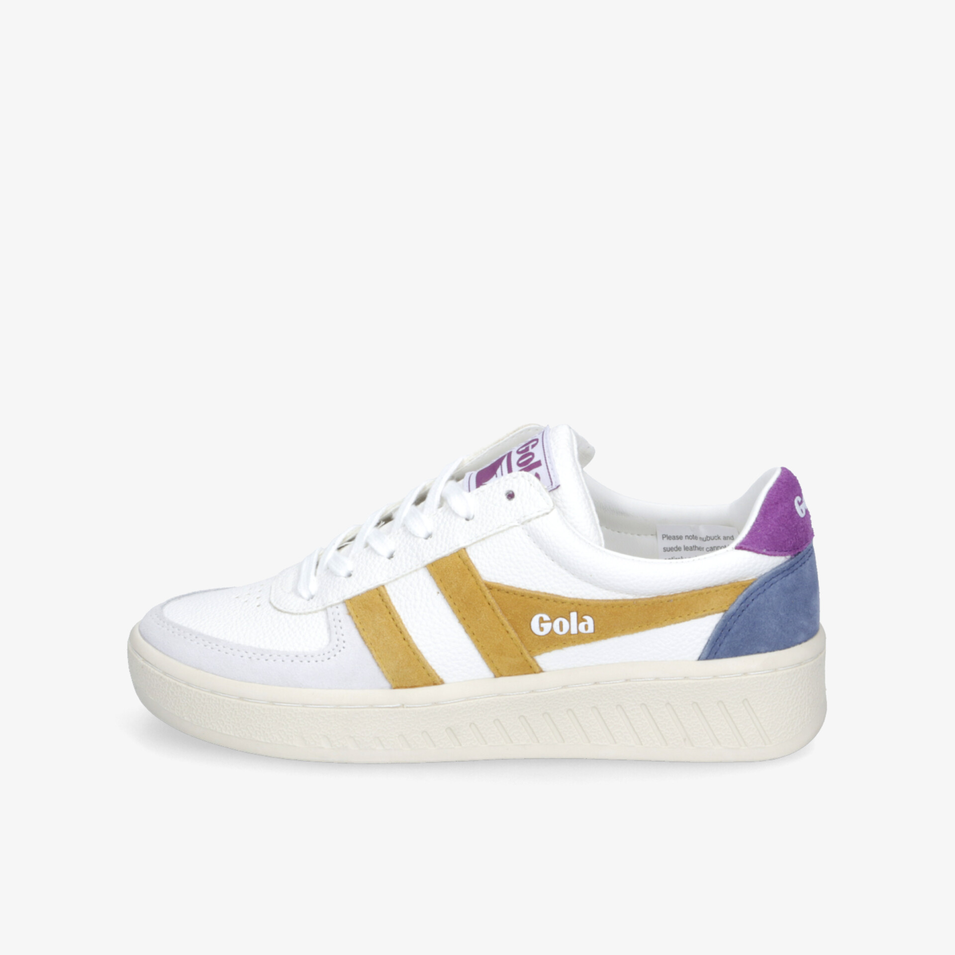 Moderner weißer Sneaker mit gelben und blauen Akzenten, bequem und sportlich, seitliche Ansicht
