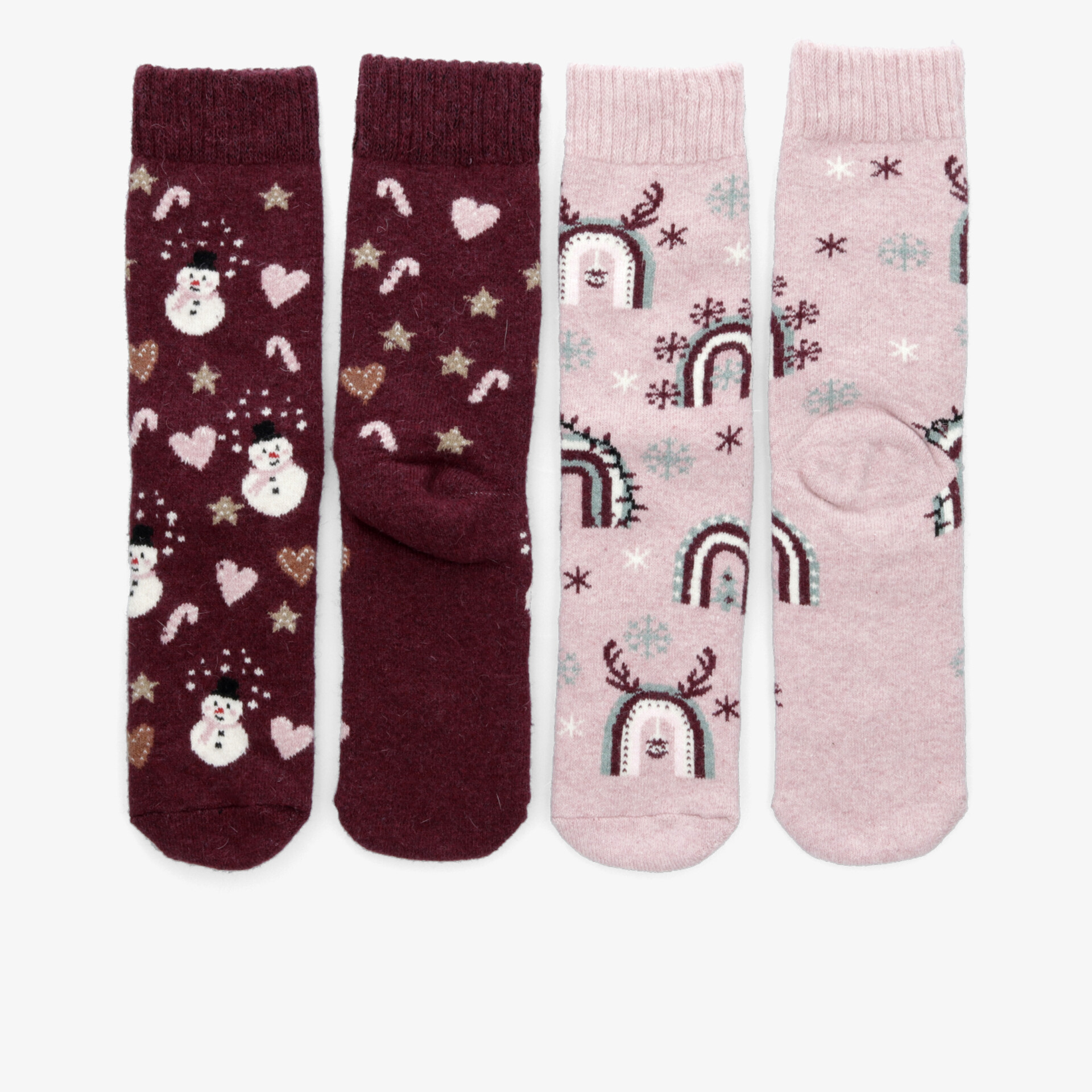 Weihnachtssocken mit bunten, festlichen Motiven wie Schneemänner und Rentiere, warm und komfortabel