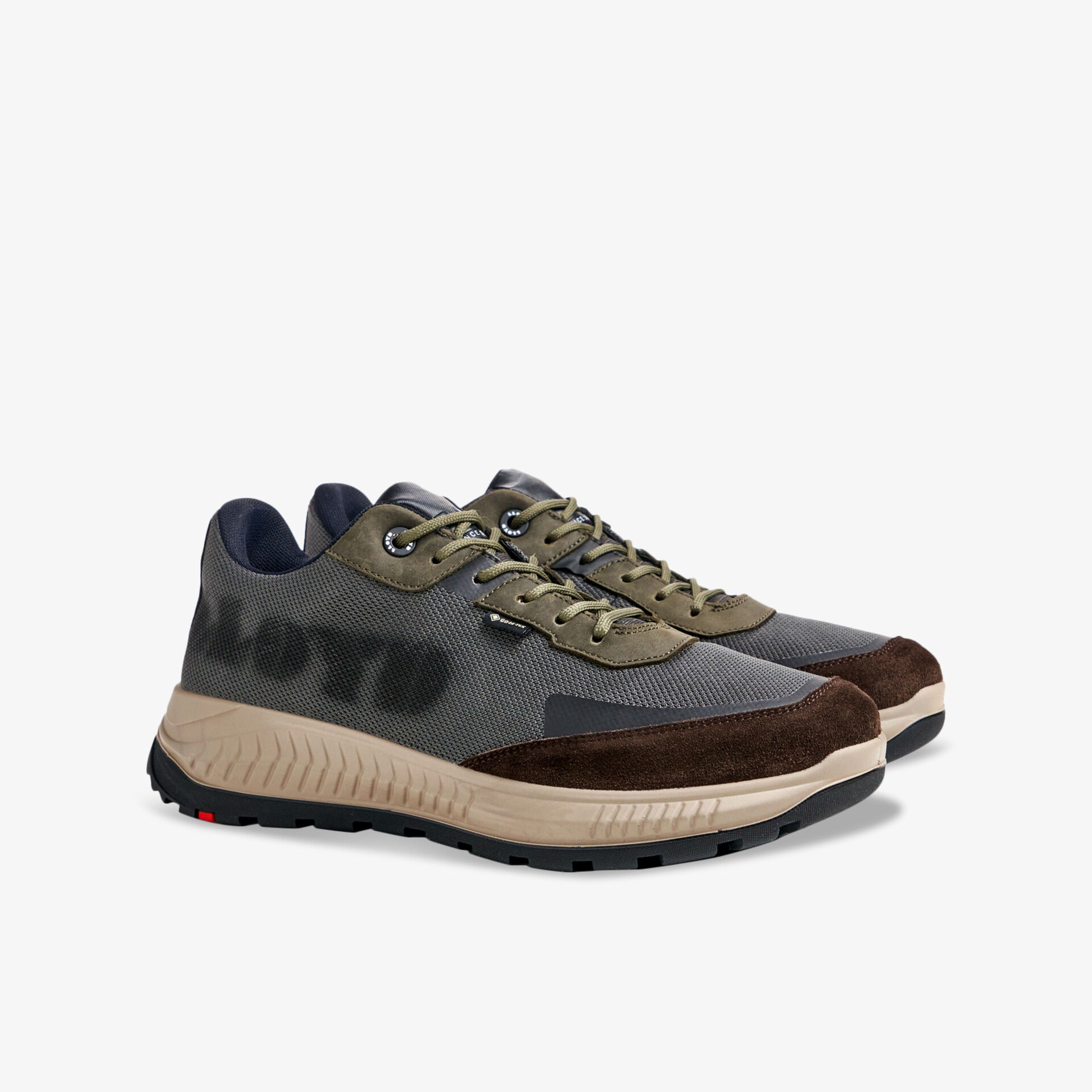 Stylische Sneaker mit robustem Design und Komfort, perfekt für vielseitige Einsätze. Rutschfeste Sohle.