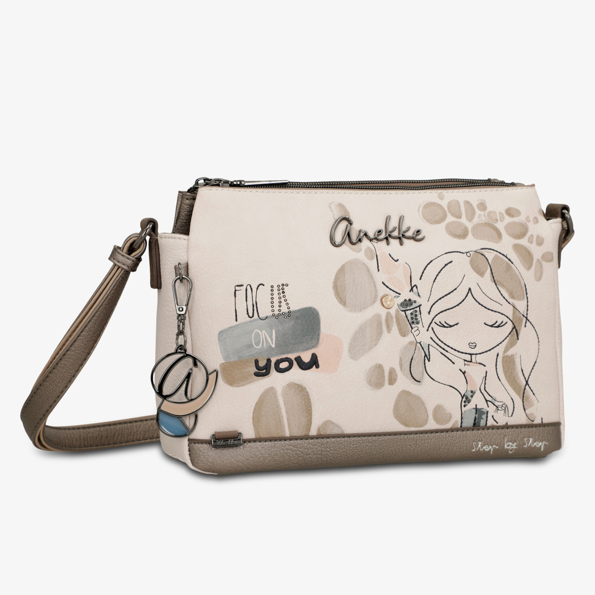 Stilvolle Tasche mit Druckmotiv und verstellbarem Gurt, ideal für den Alltag und besonderen Anlässe.