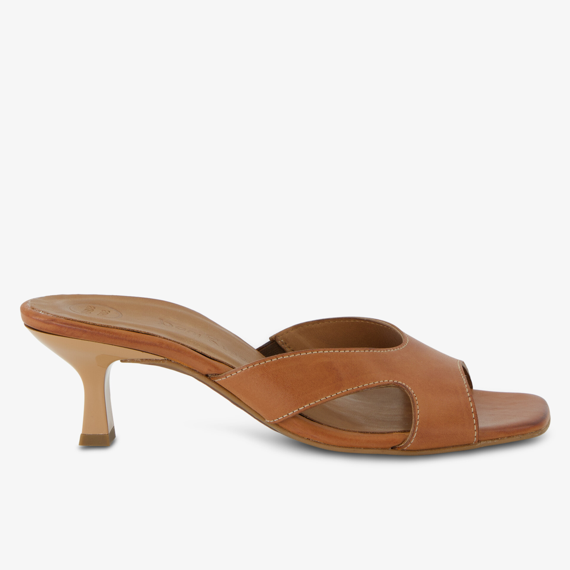 Elegante Sandale mit hohem Absatz und bequemer Lederverarbeitung in stilvollem Design.