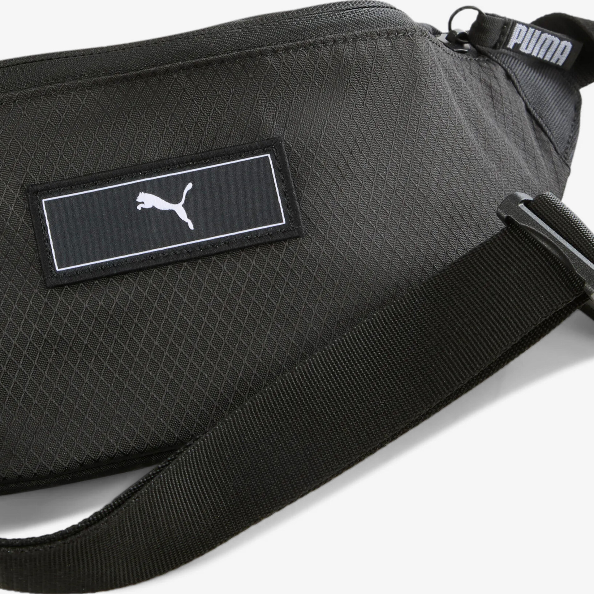 Robuste Puma Gürteltasche mit verstellbarem Gurt und praktischem Reißverschluss, modernes Design für vielseitigen Einsatz