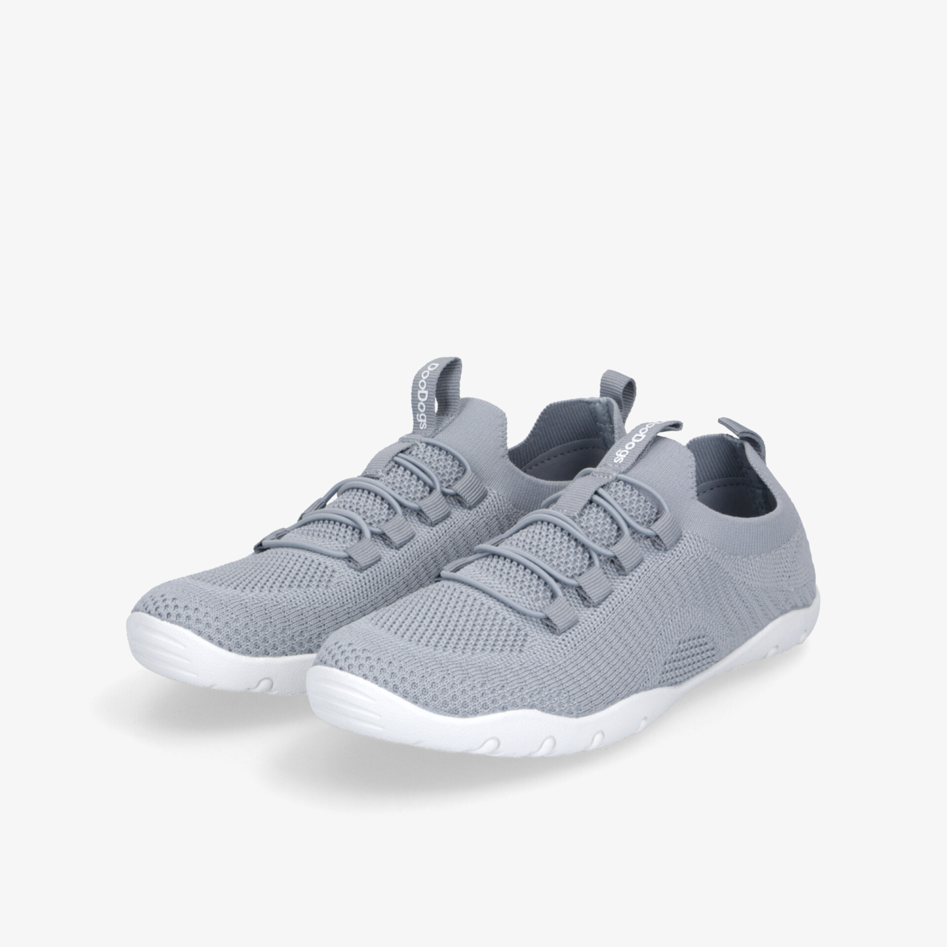 Leichte graue Sneaker mit flexiblem, atmungsaktivem Material und rutschfester weißer Sohle im Paar