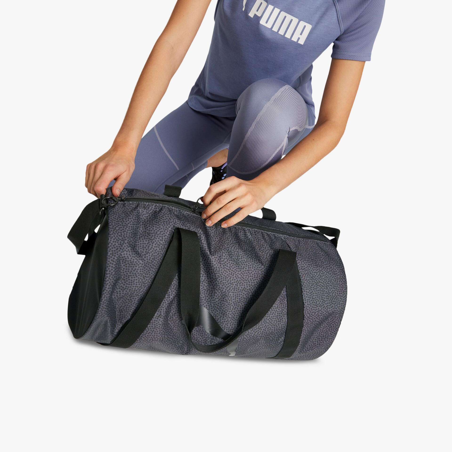 Stilvolle und vielseitige Sporttasche, perfekt für Fitnessstudio und Reisen, mit viel Stauraum und robustem Design.