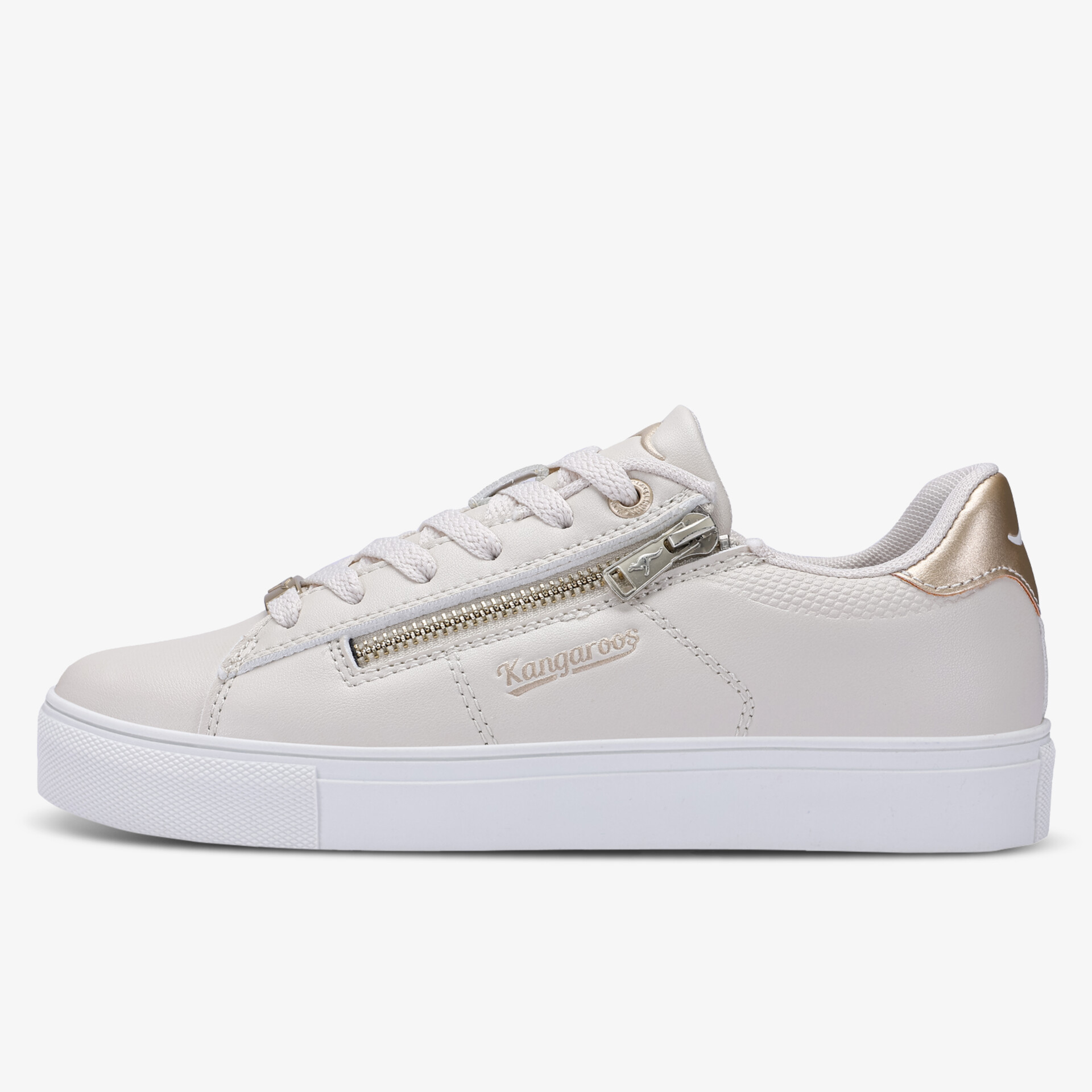 Moderner weißer Sneaker mit Reißverschluss und bequemer Sohle in klarer seitlicher Ansicht