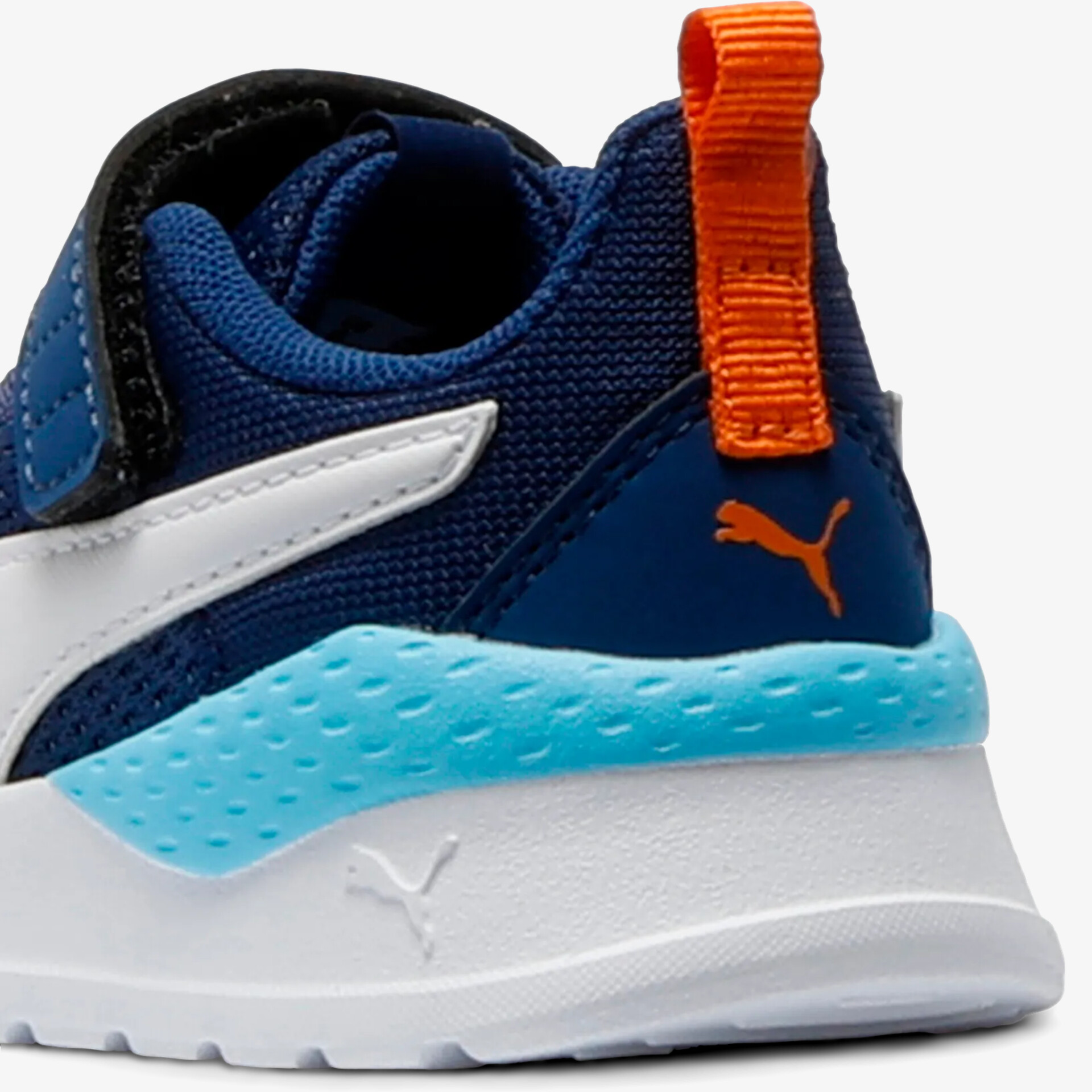 Sportlicher Schuh mit leichter, stützender Sohle und atmungsaktivem Obermaterial für optimalen Komfort