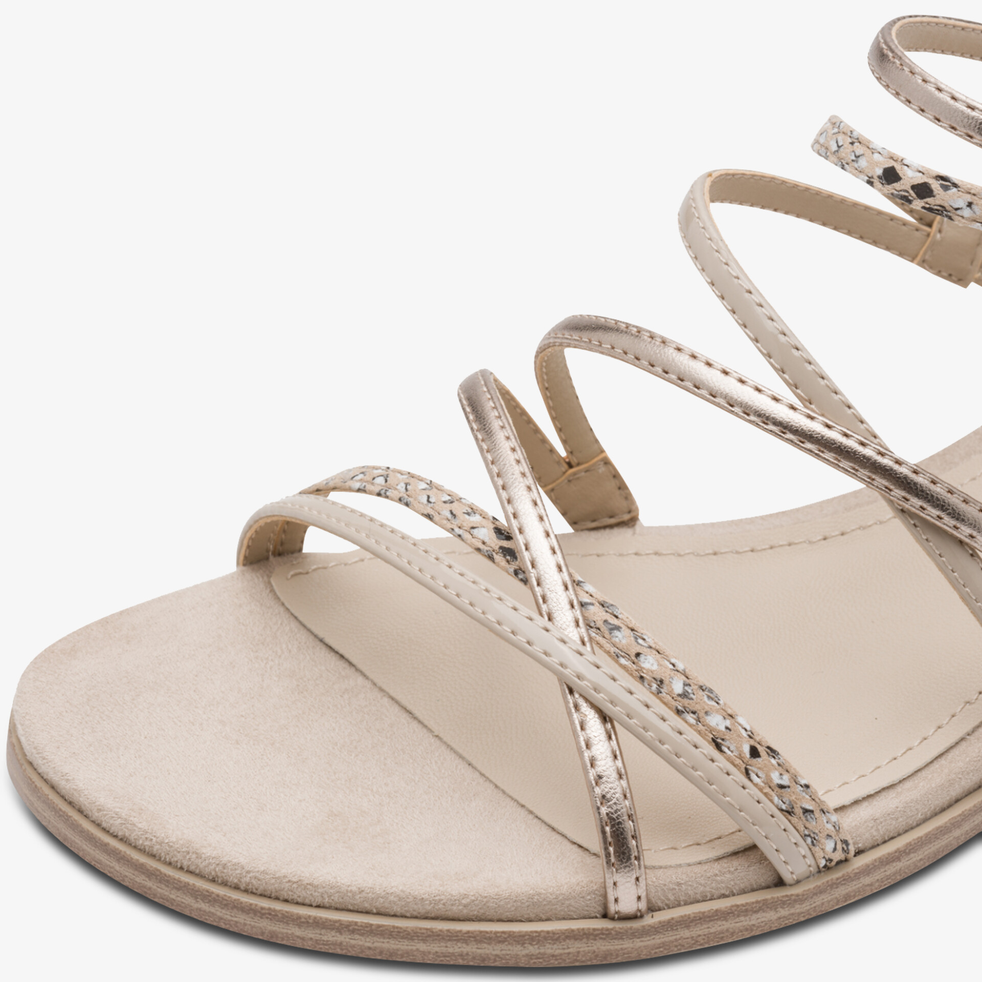 Elegante Sandalette mit feinen Riemchen in Beige, ideal für stilvolle Anlässe und komfortables Tragen