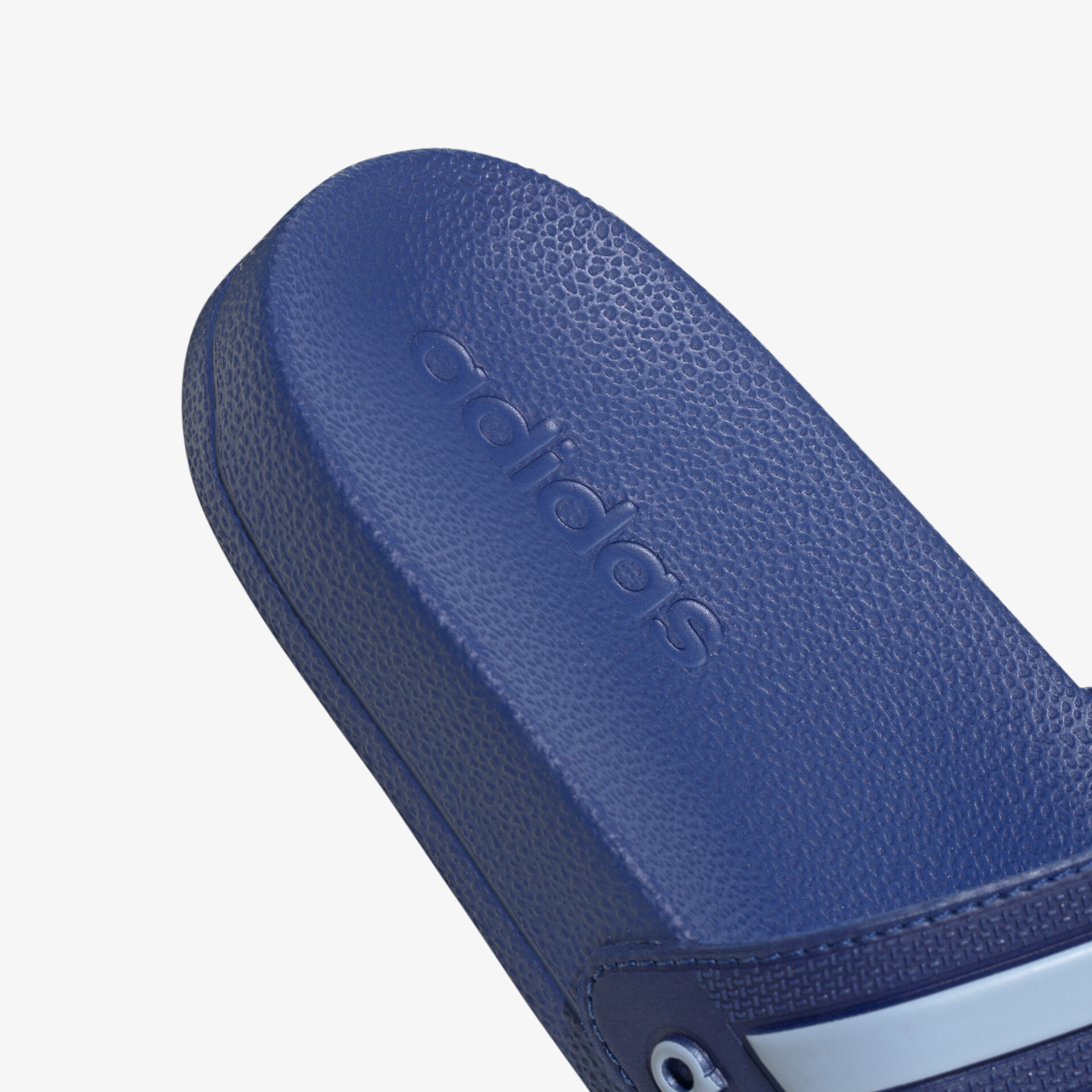 Blauer bequemer Adidas Slide mit weichem Material und ergonomischem Design für optimalen Tragekomfort
