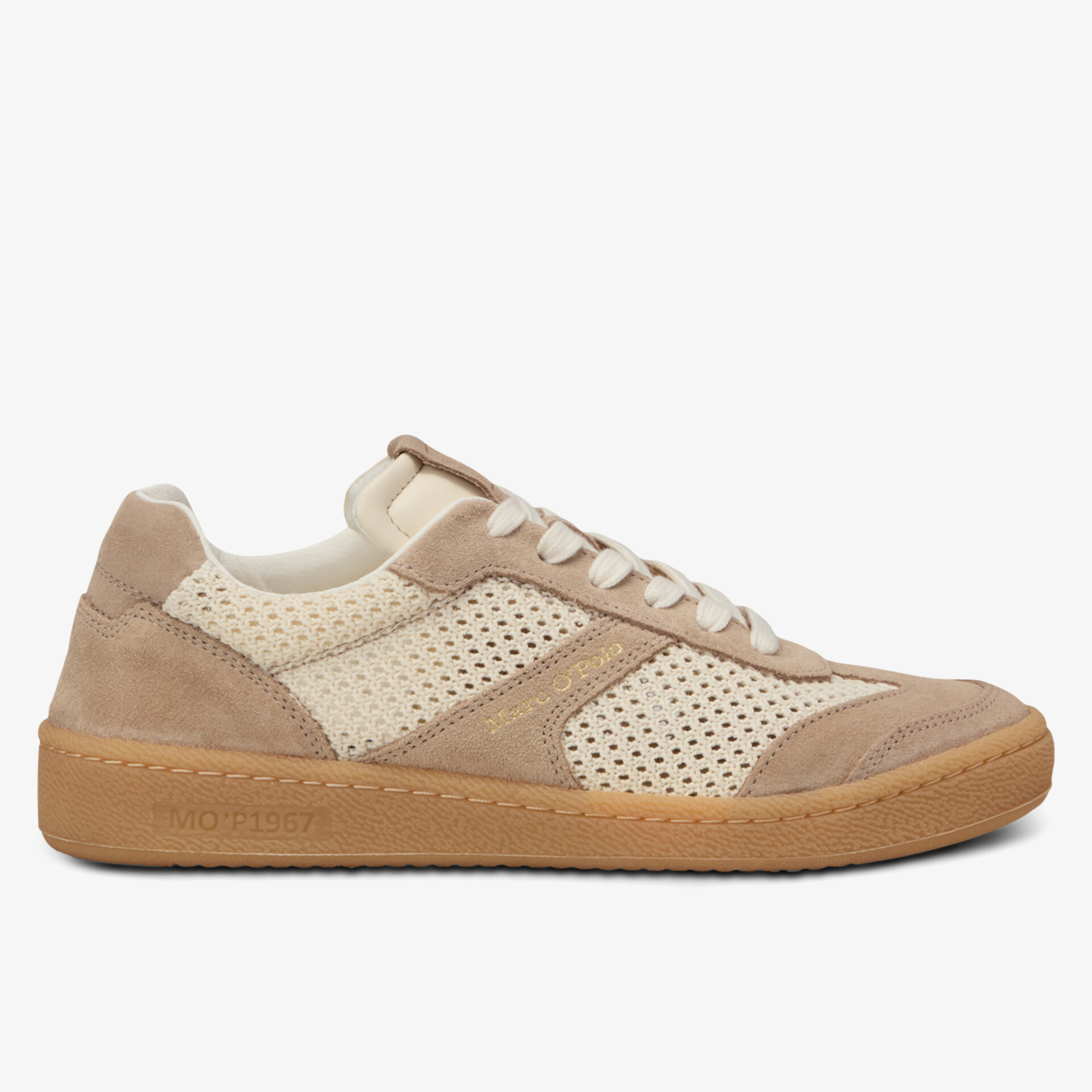 Bequemer Sneaker mit atmungsaktivem Material und flexibler, leichter Laufsohle in modischem Design seitlich fotografiert