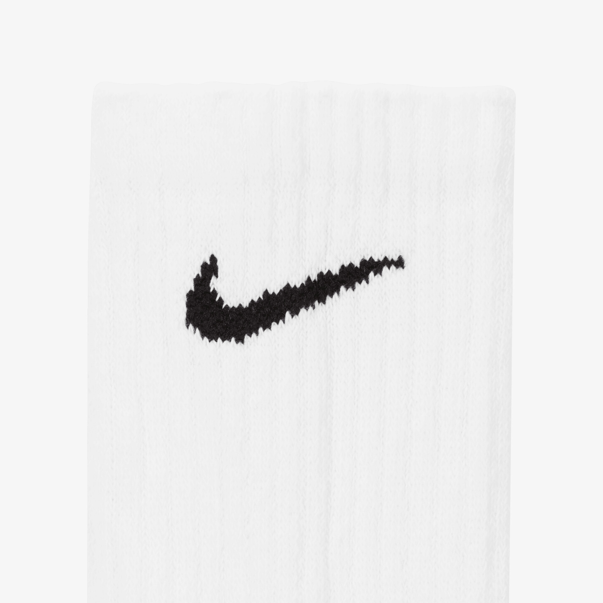 Detailaufnahme einer weißen Socke mit schwarzem Nike Logo, elastisch und atmungsaktiv für hohen Tragekomfort