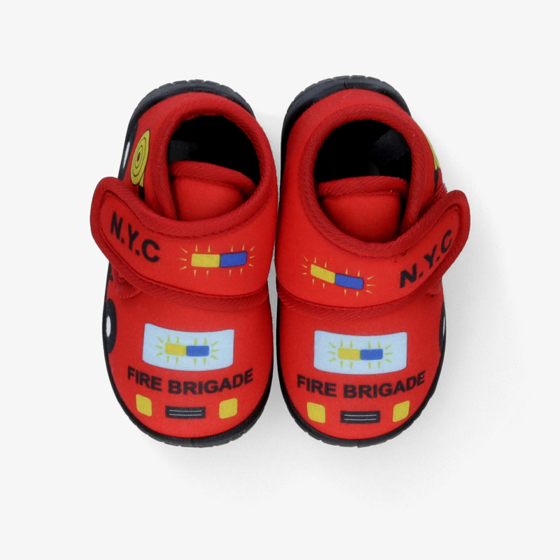 Rote Babyschuhe mit Feuerwehr-Design und Klettverschlüssen, bequem und rutschfest, ideal für kleine Füße
