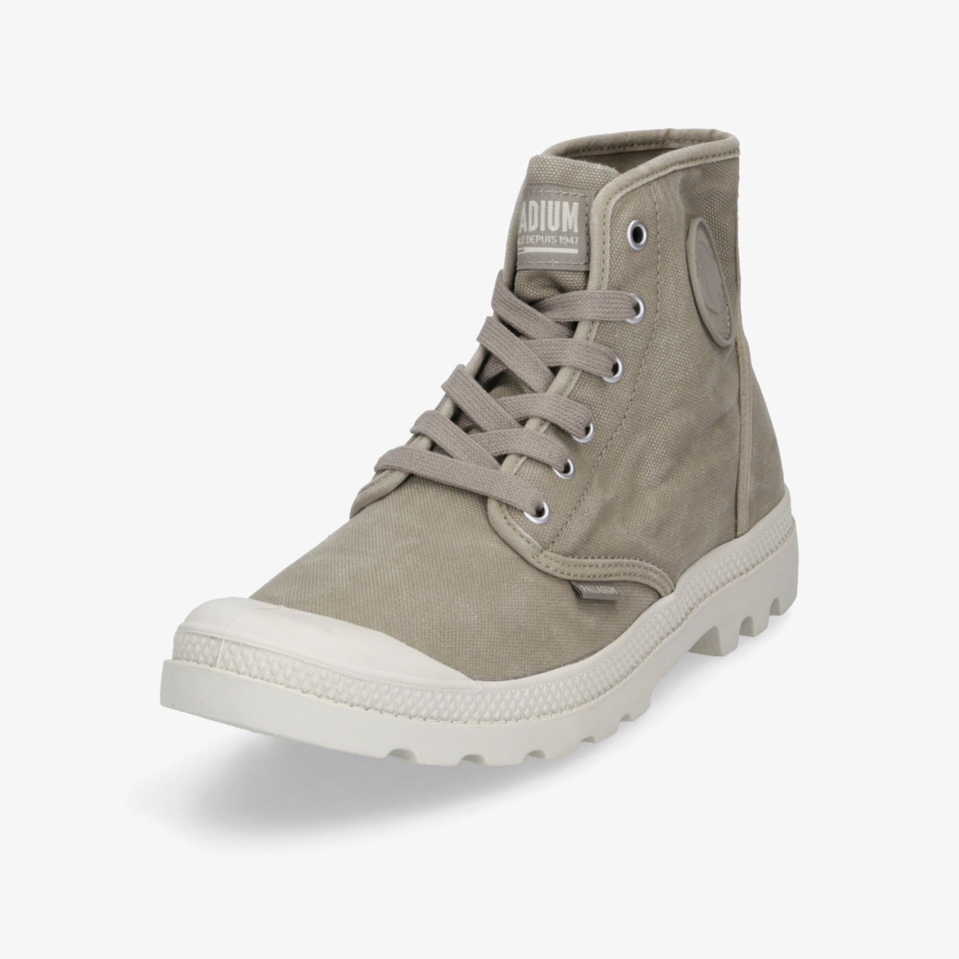 Beiger Schuh mit hohem Schnitt und robustem Profil, komfortabel und vielseitig für täglichen Gebrauch