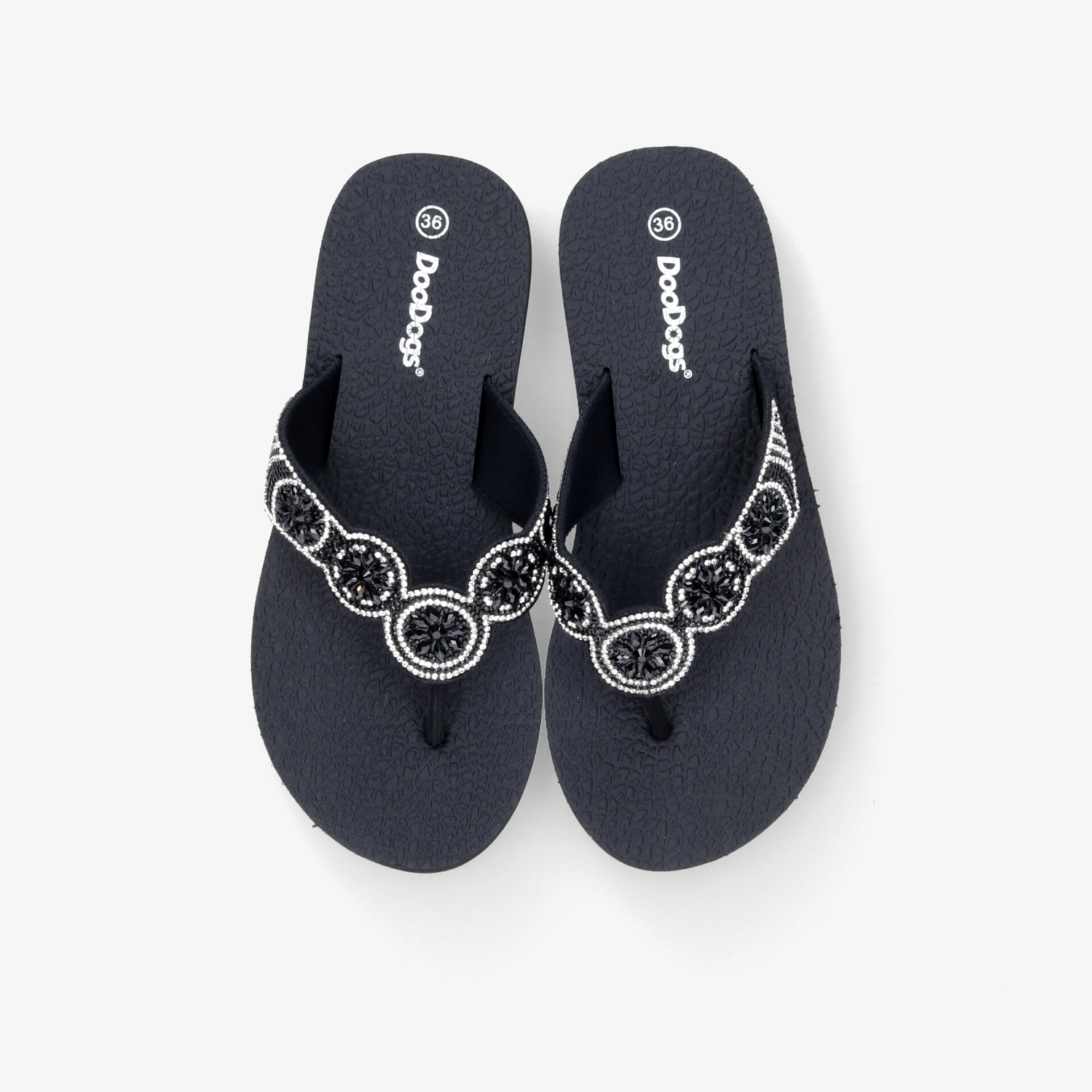 Schwarze Flipflops mit dekorativen Steinen und bequemer Sohle ideale sommerliche leichte Fußbekleidung