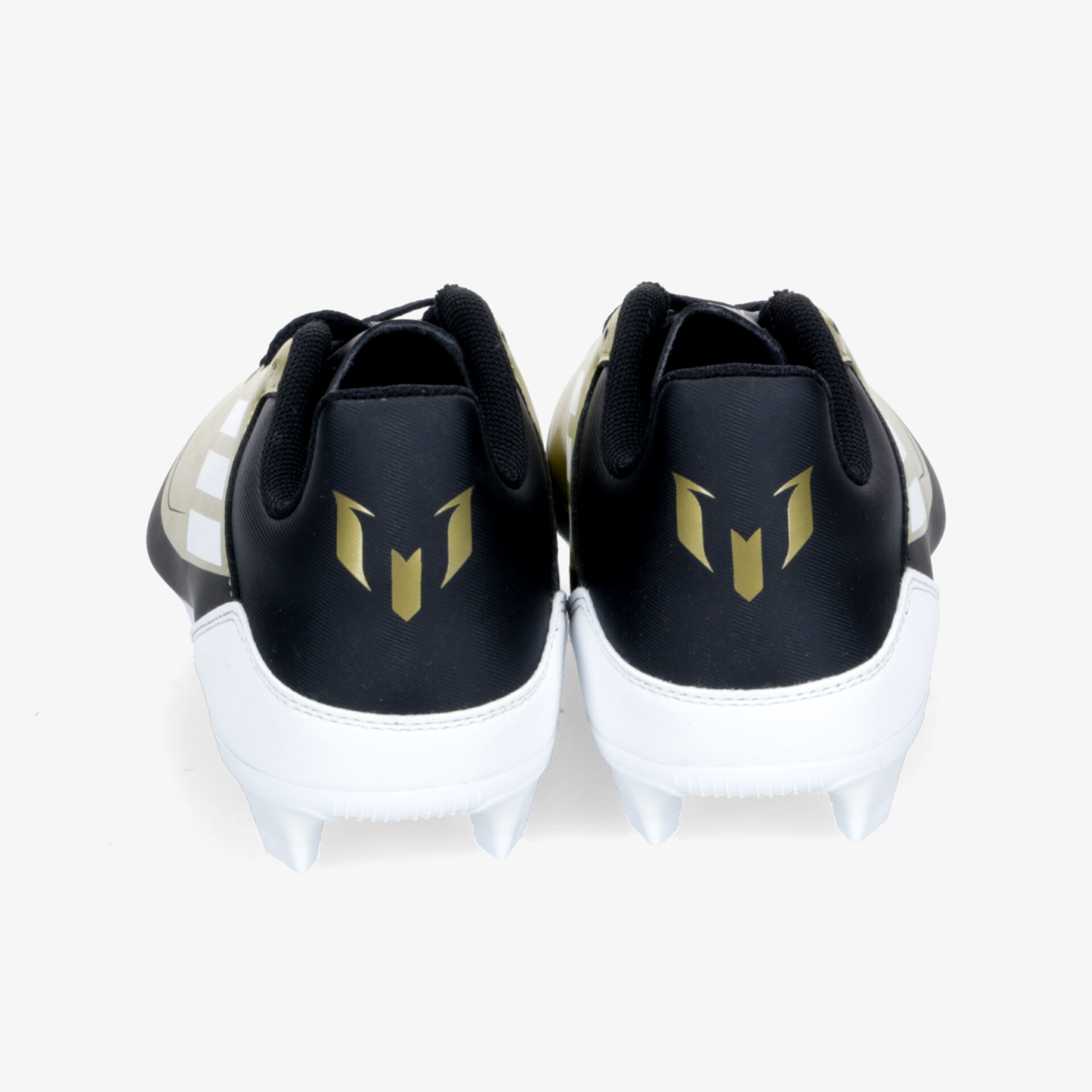 Rückansicht eines Paars leichter und strapazierfähiger Fußballschuhe mit stabilem Halt und modernem Design